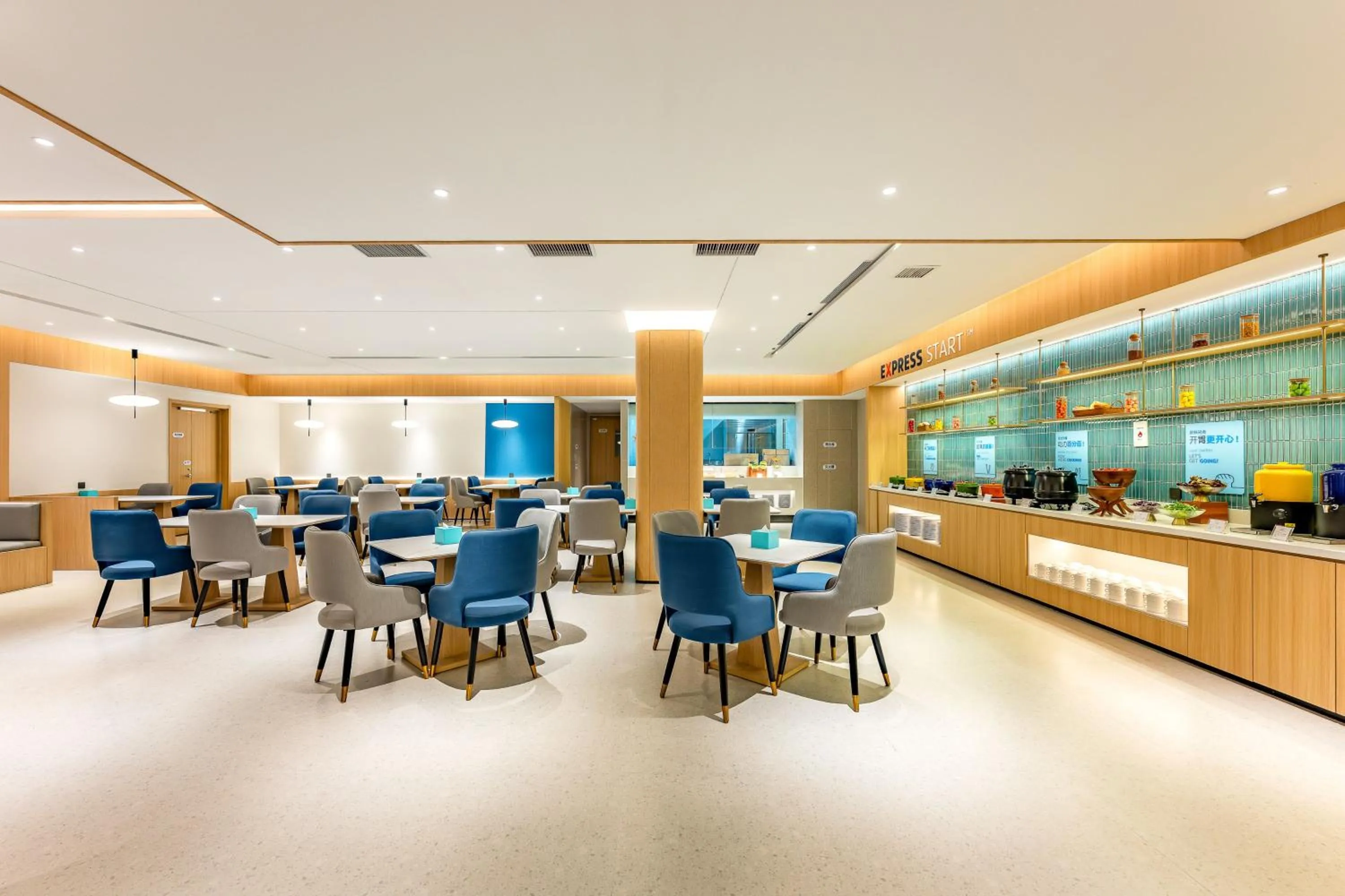 Restaurant/places to eat in Holiday Inn Express Nanjing Xi'anmen by IHG