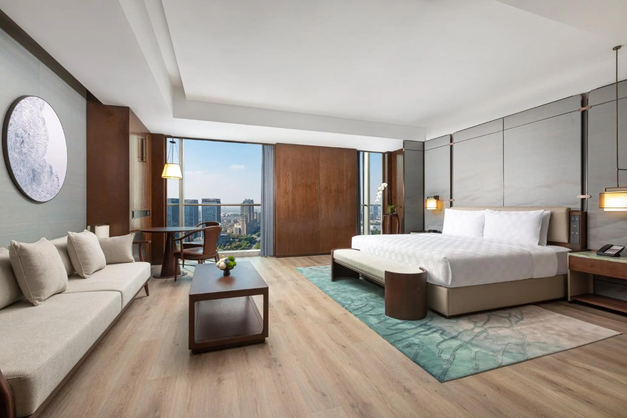 Photo of the whole room, Bed in HUALUXE Hotels and Resorts Haining