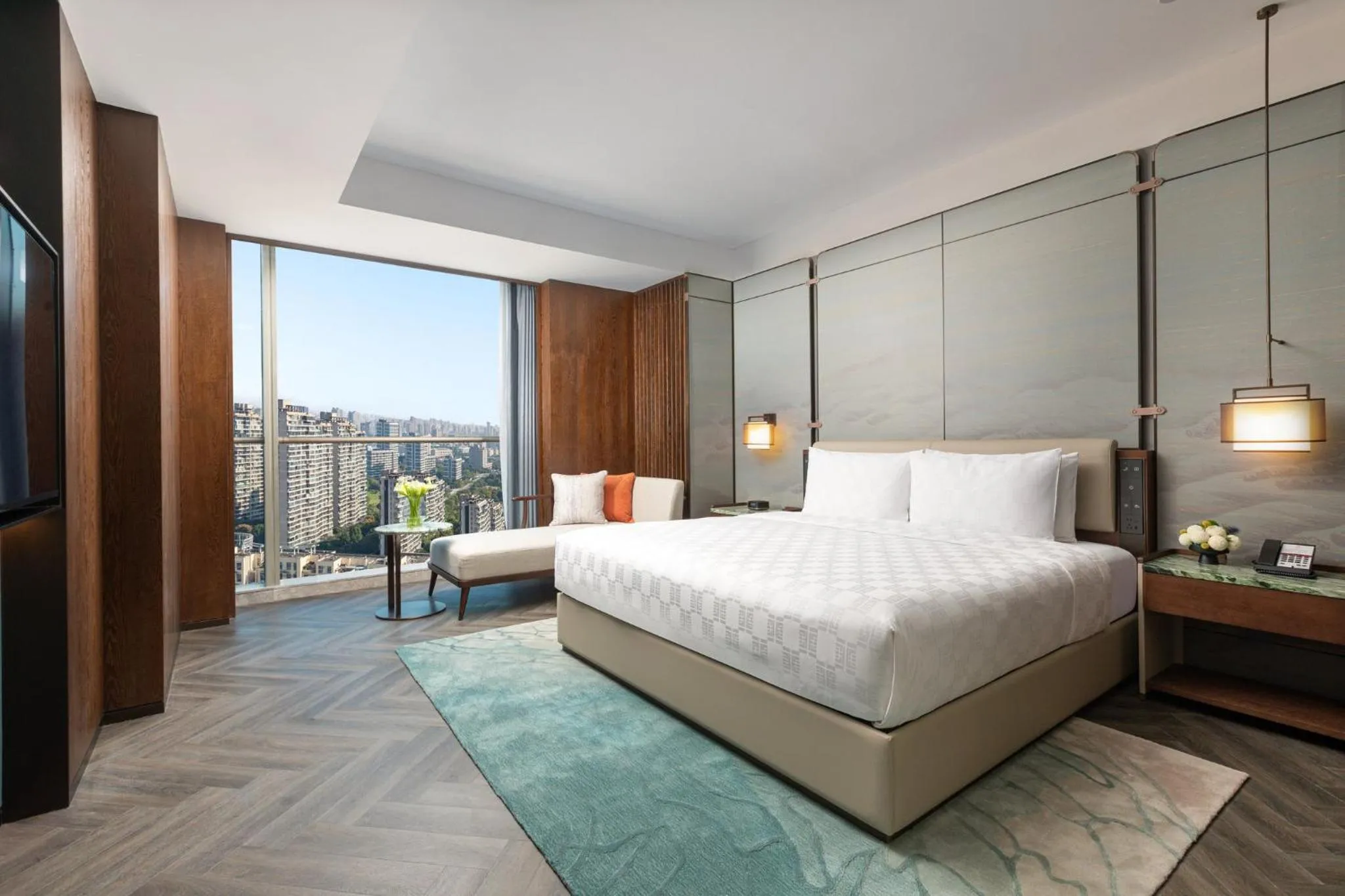 Photo of the whole room, Bed in HUALUXE Hotels and Resorts Haining