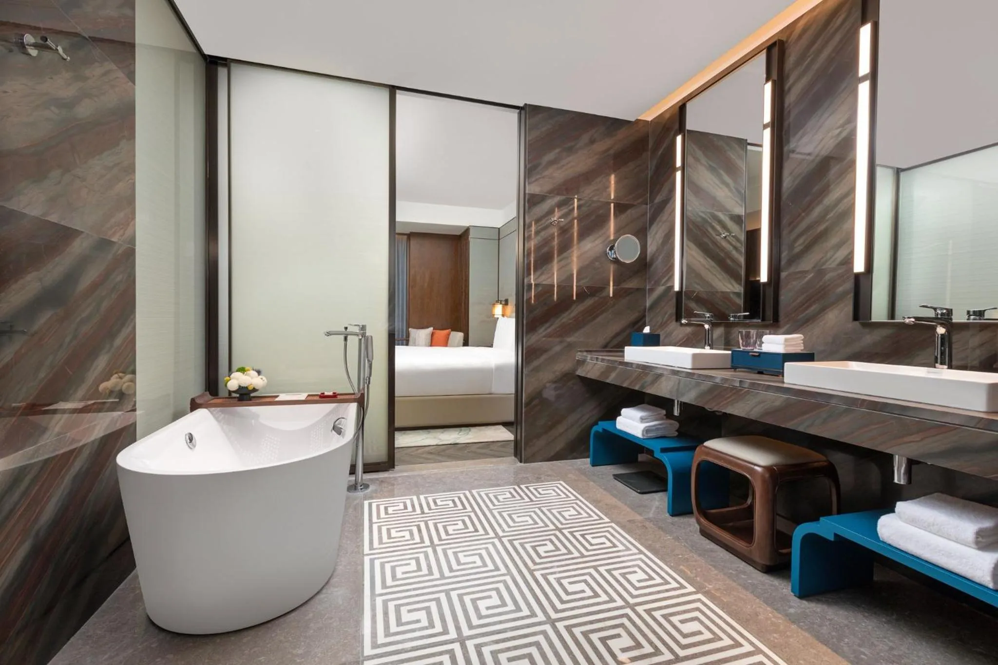 Bathroom, Bed in HUALUXE Hotels and Resorts Haining