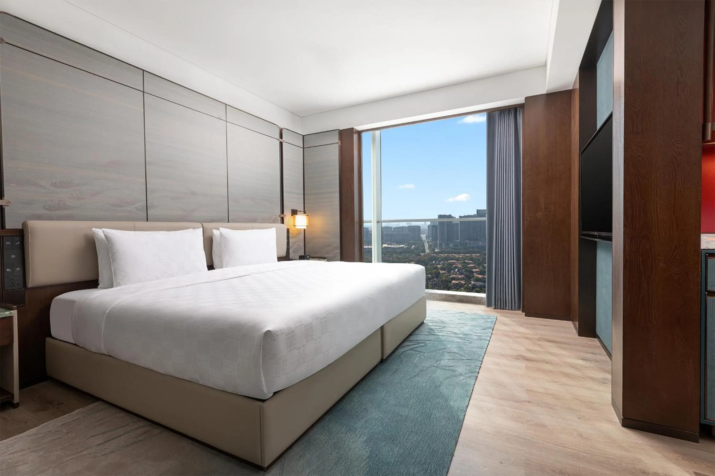 Bed in HUALUXE Hotels and Resorts Haining