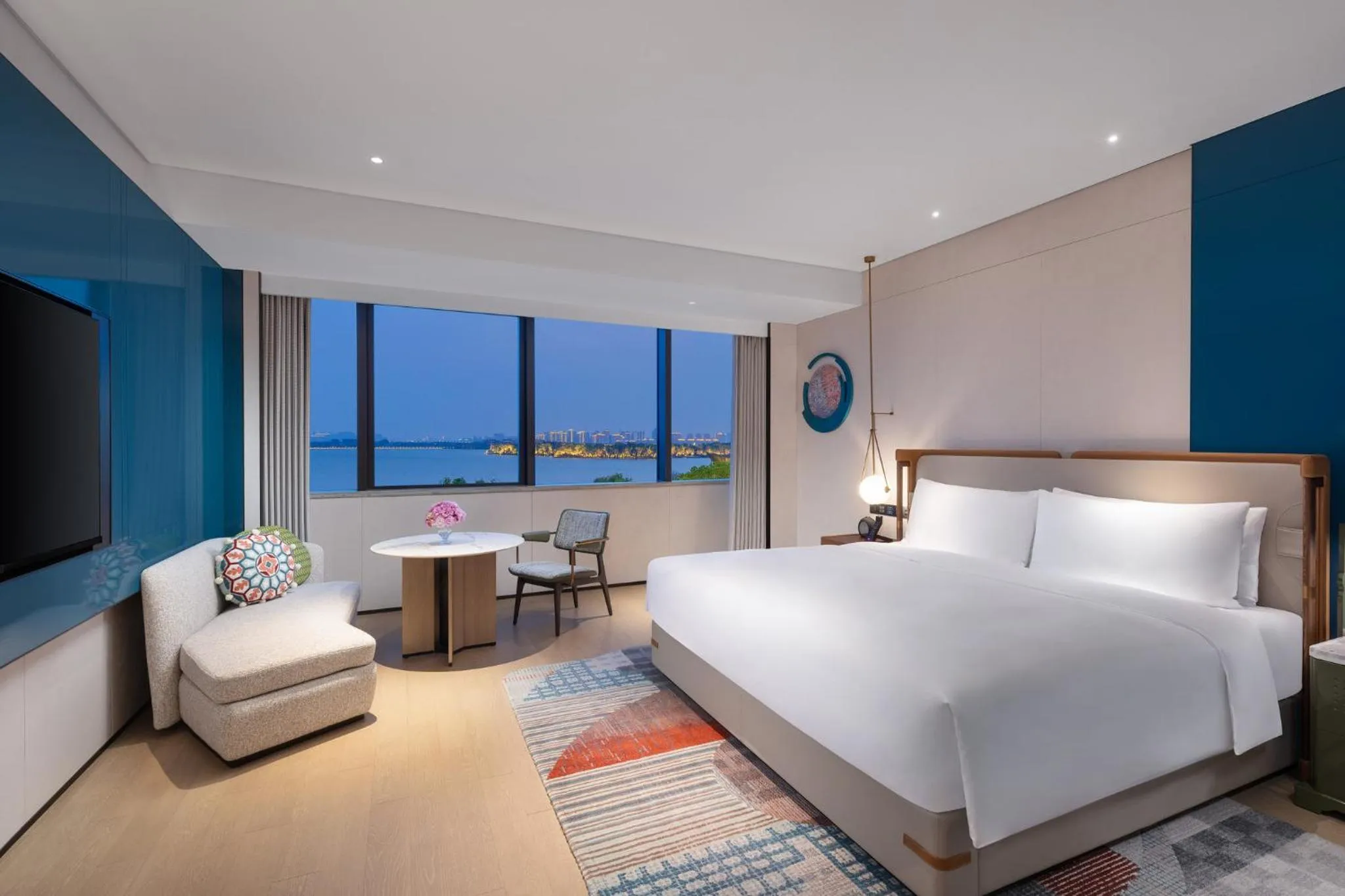 Photo of the whole room, Bed in Hotel Indigo Suzhou Jinji Lake by IHG