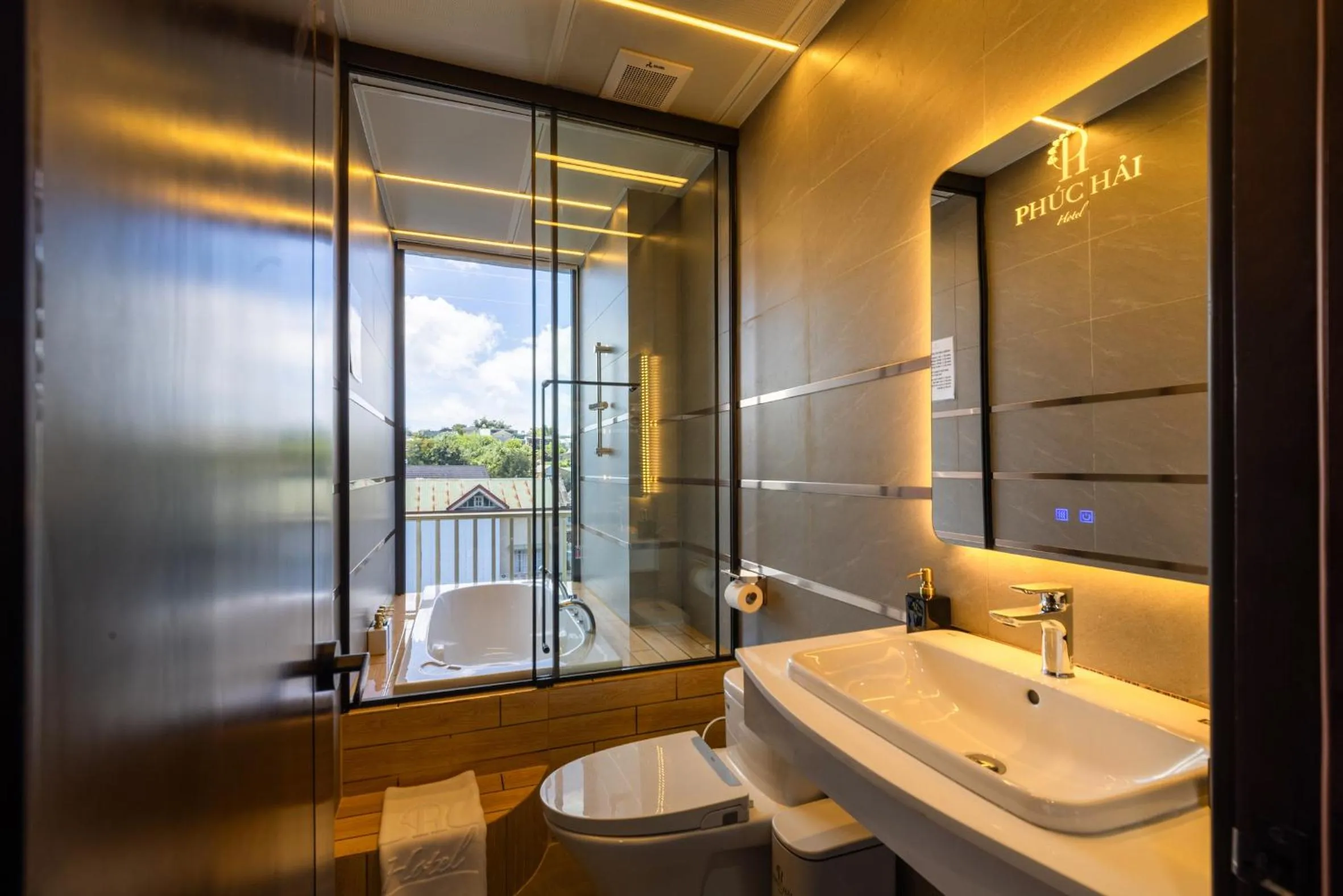 Toilet in Phuc Hai Hotel Da Lat