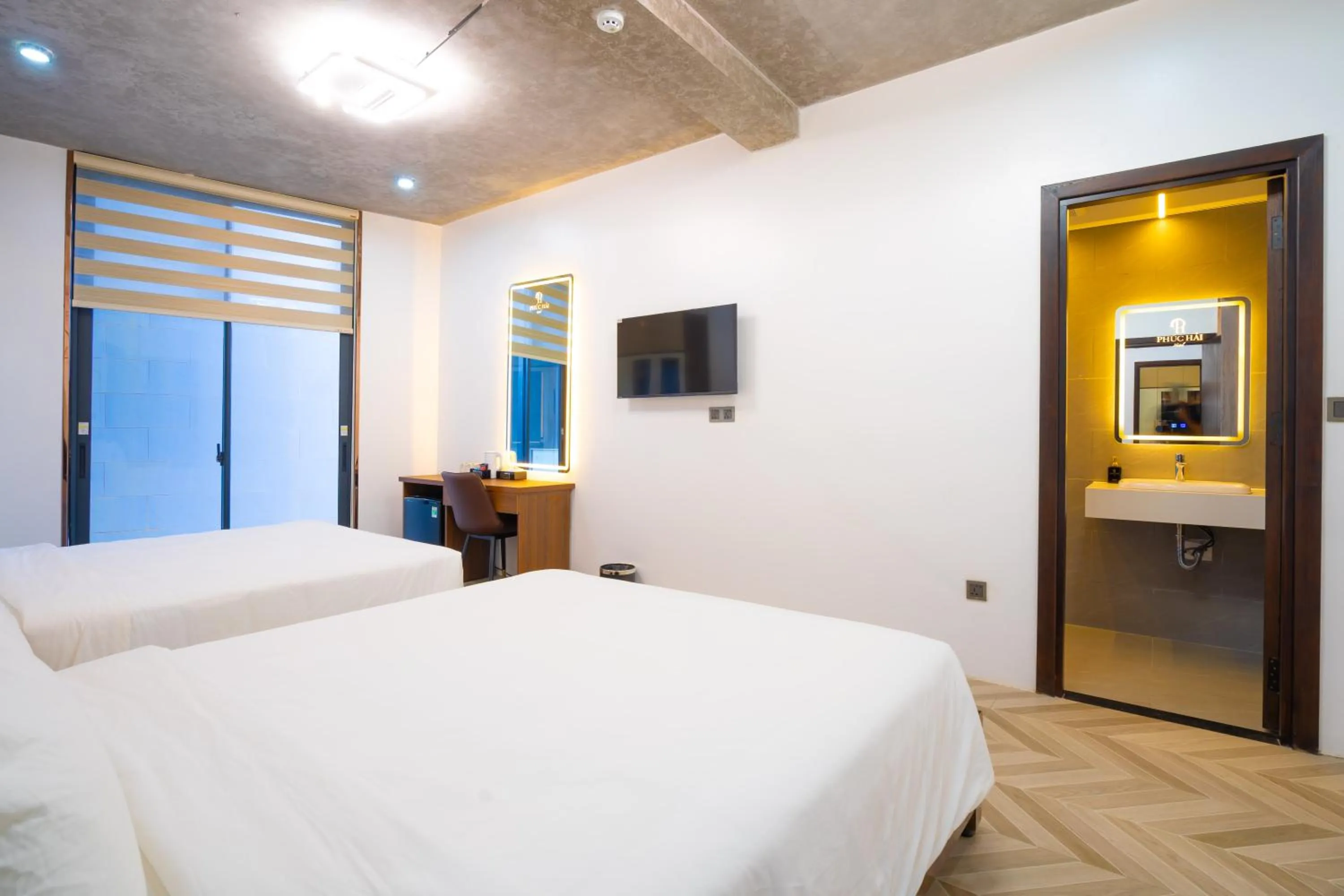 Photo of the whole room, Bed in Phuc Hai Hotel Da Lat