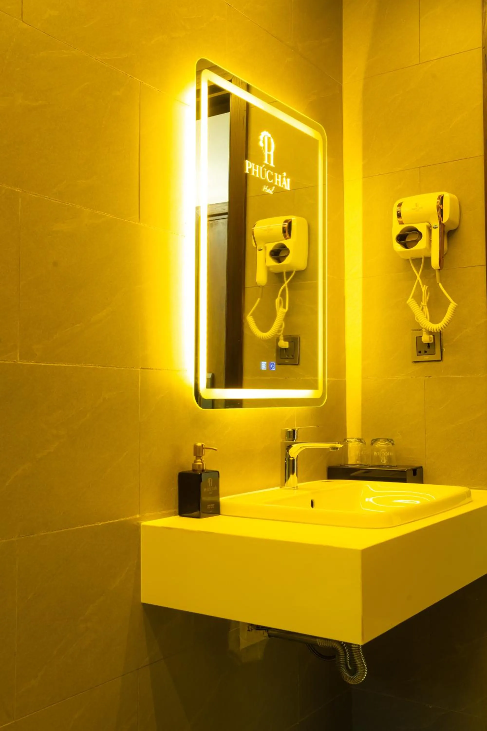 Shower in Phuc Hai Hotel Da Lat