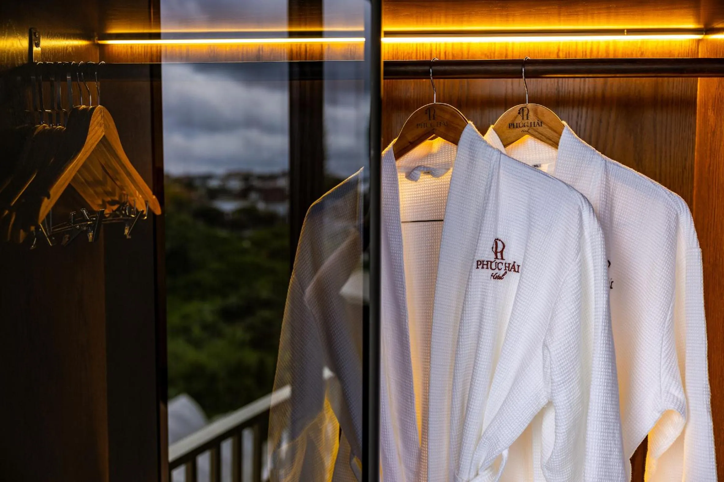 wardrobe in Phuc Hai Hotel Da Lat