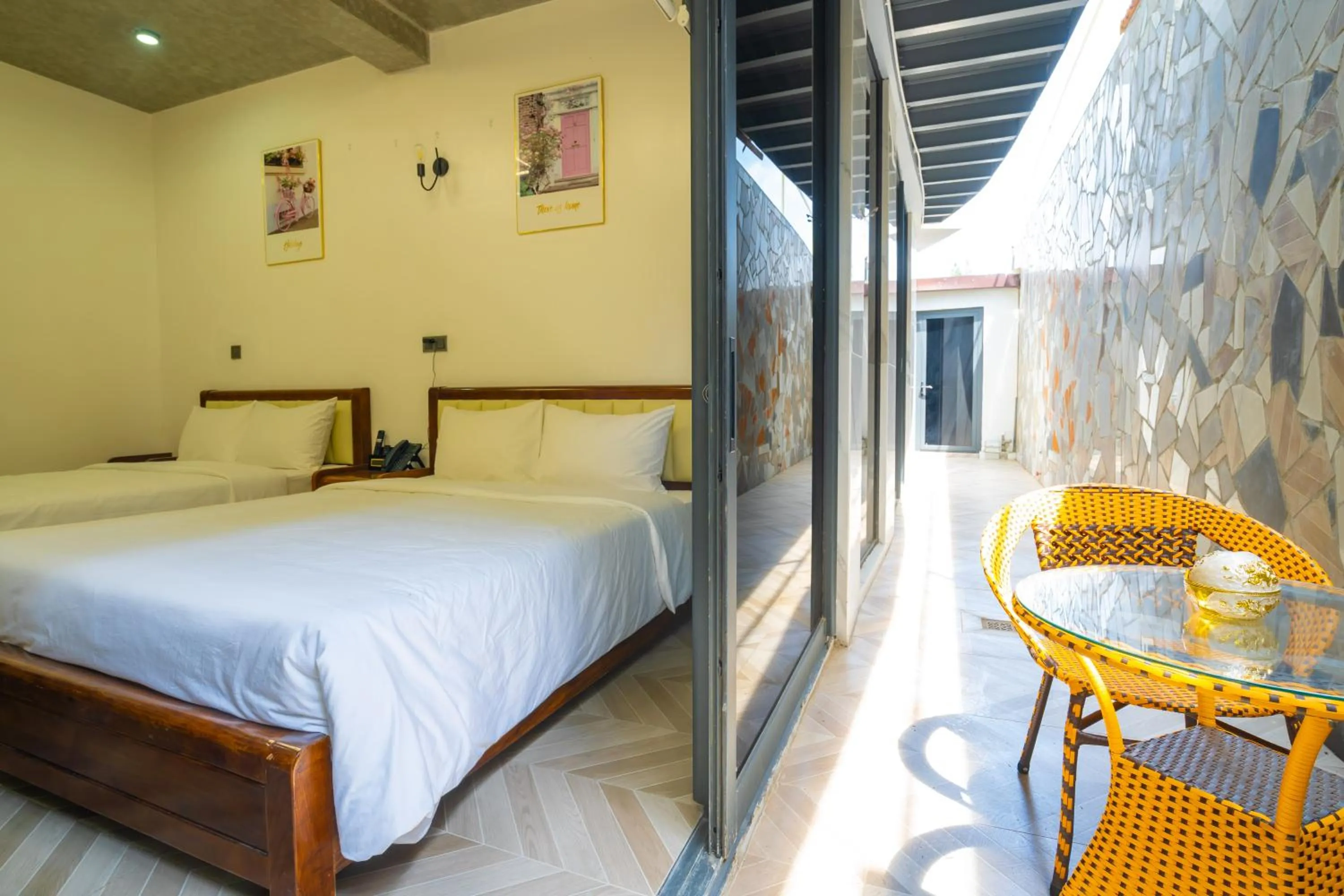 Living room, Bed in Phuc Hai Hotel Da Lat