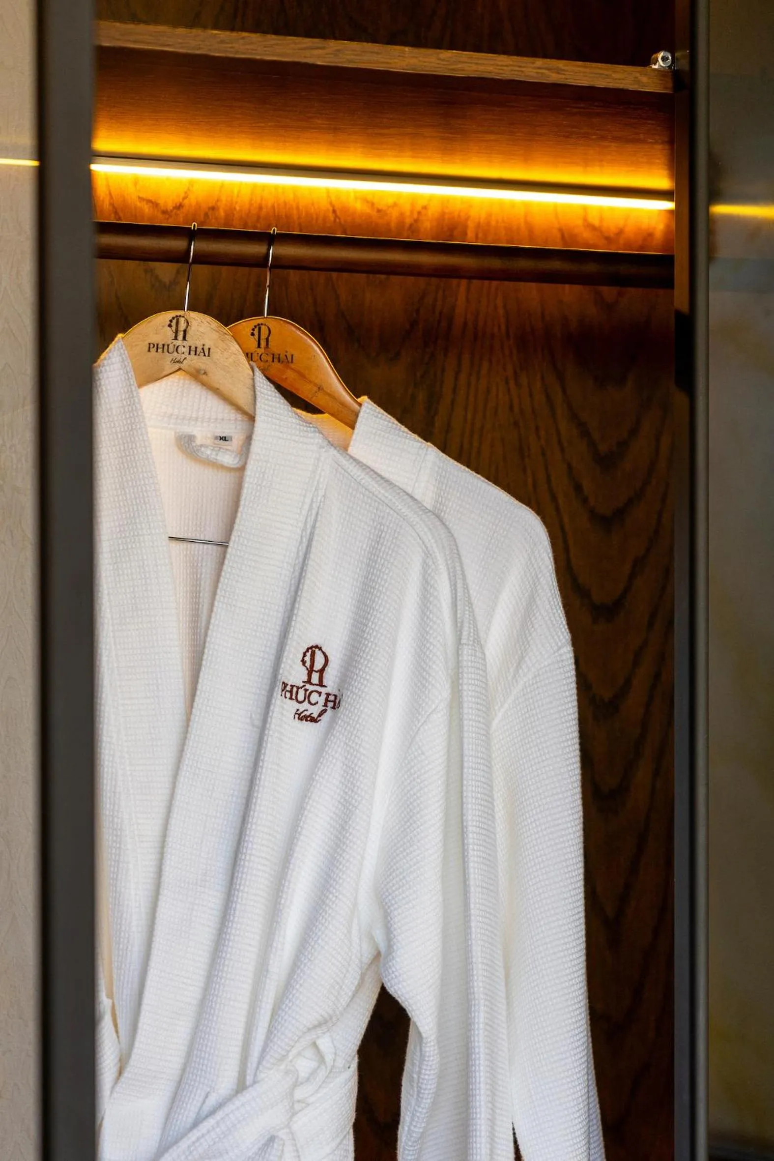 wardrobe in Phuc Hai Hotel Da Lat