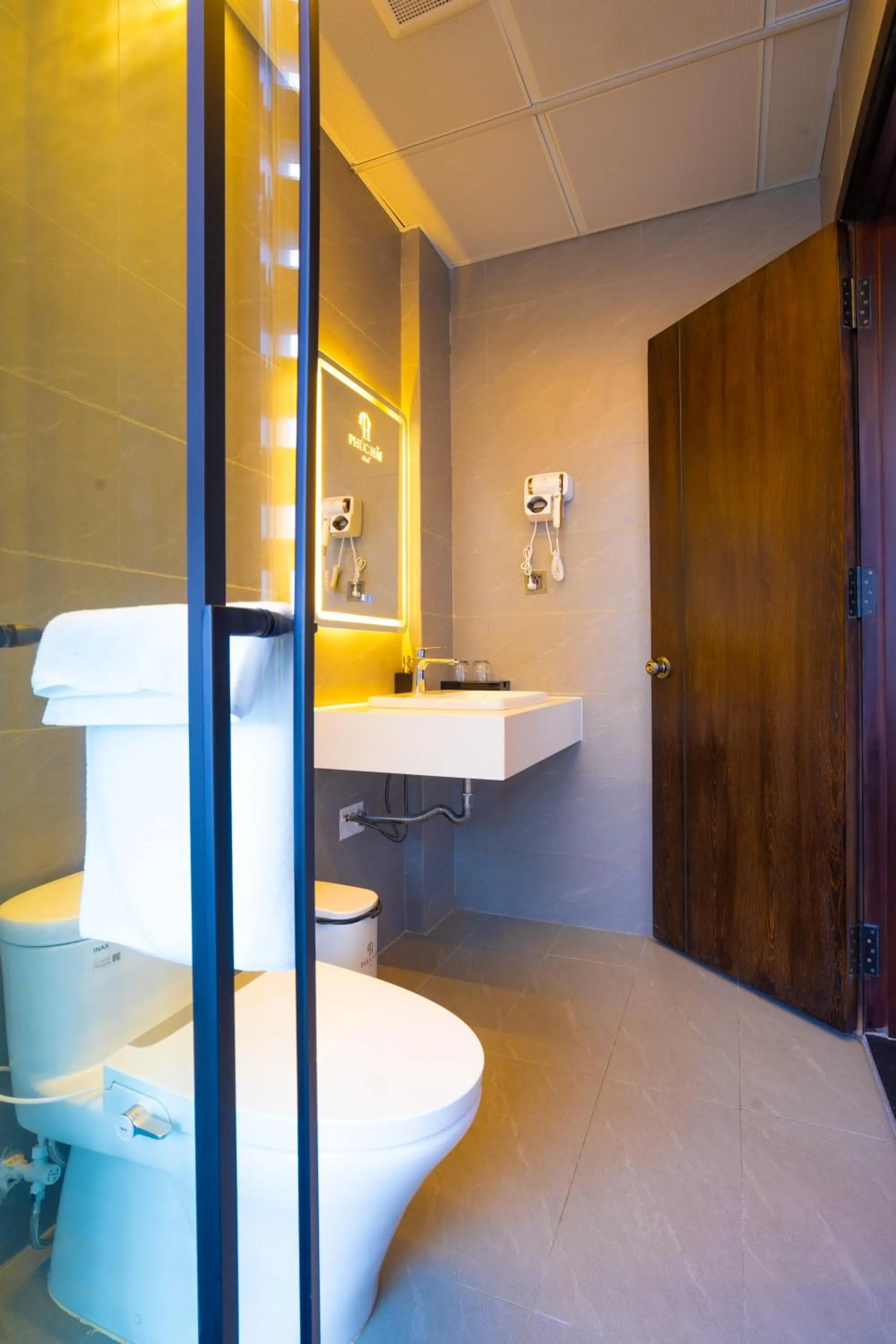 Shower in Phuc Hai Hotel Da Lat