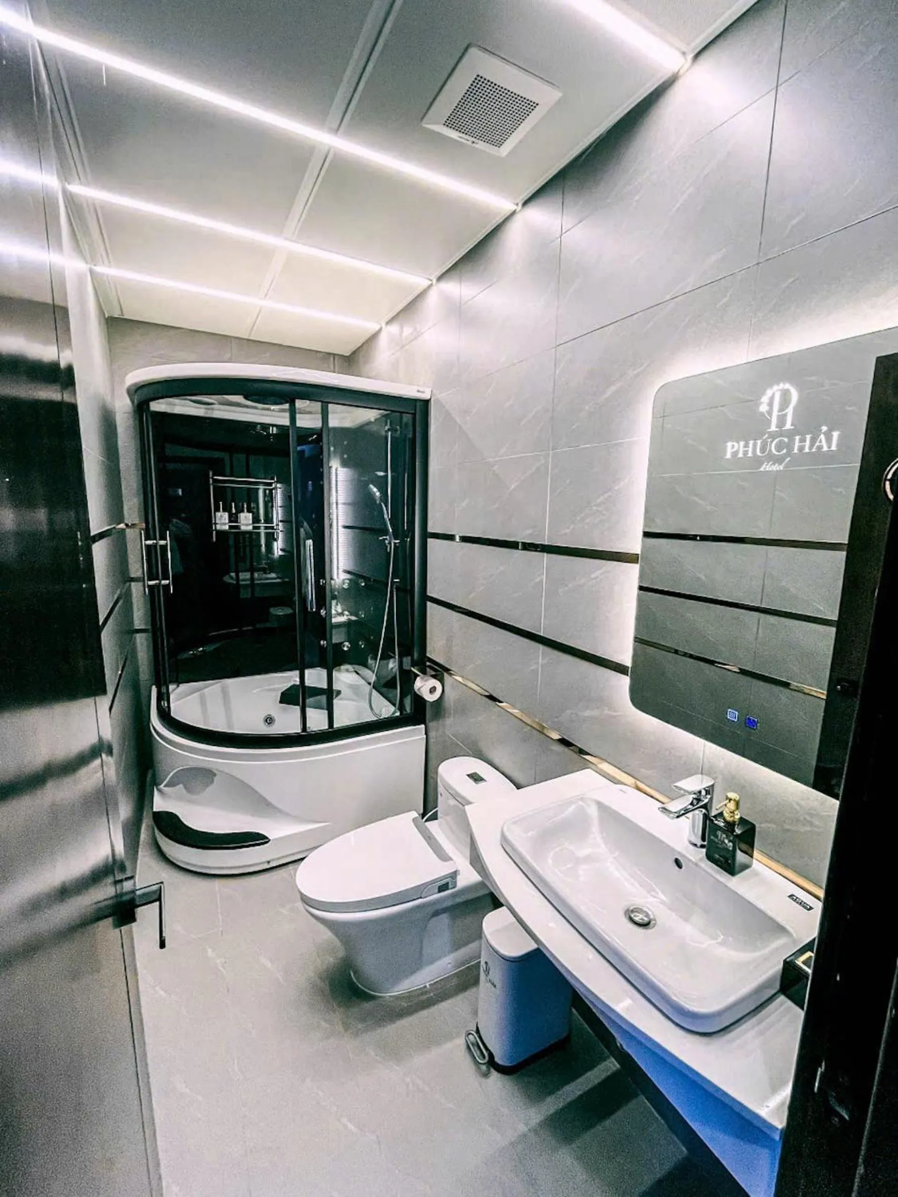 Toilet in Phuc Hai Hotel Da Lat