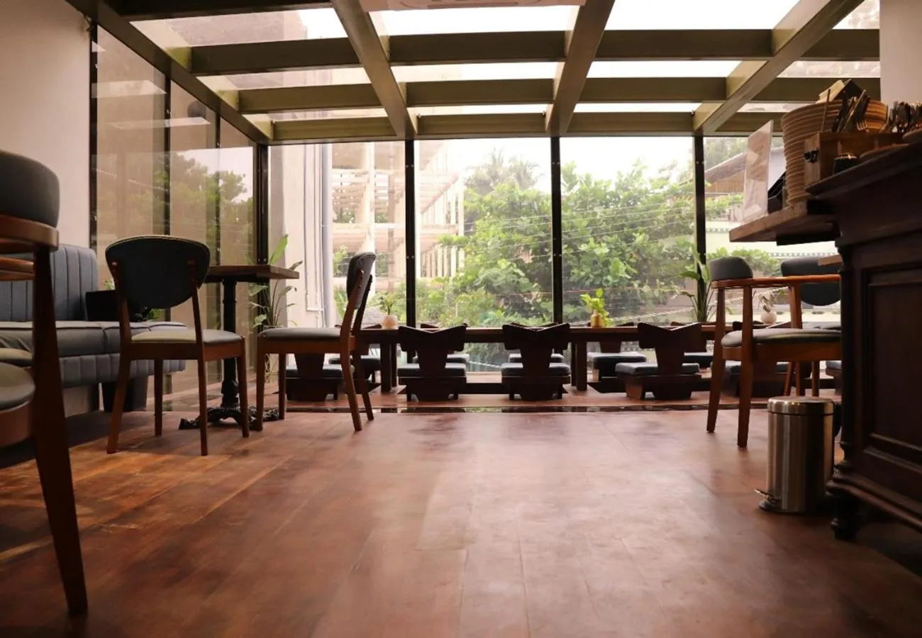 Restaurant/places to eat in La Papillon Maison