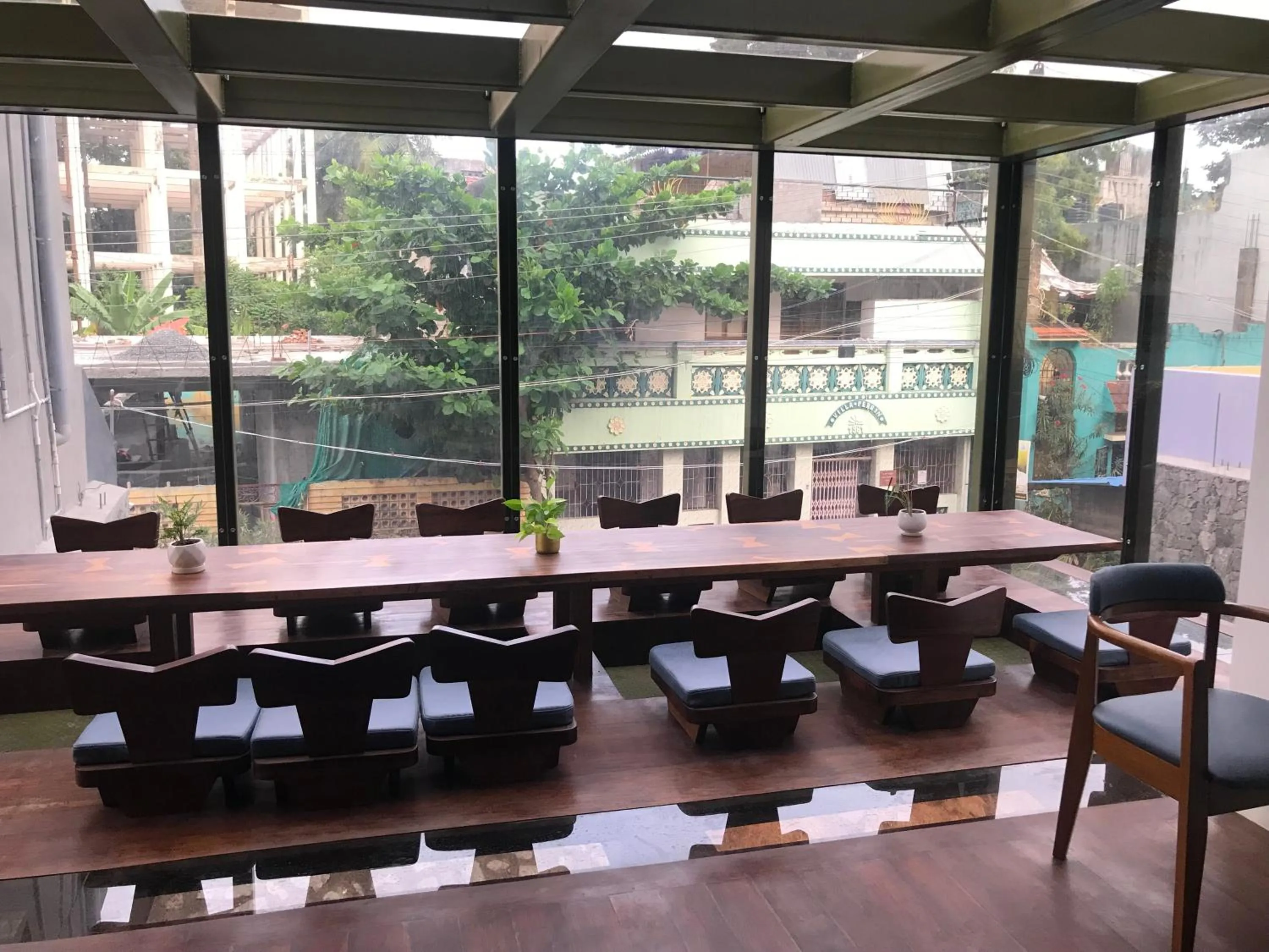 Restaurant/places to eat in La Papillon Maison