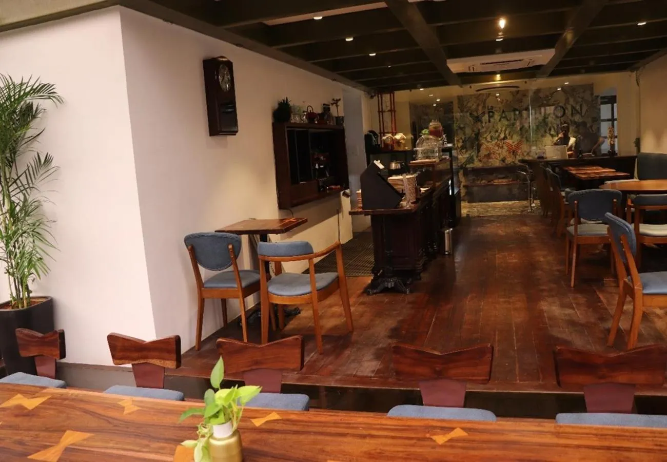 Restaurant/places to eat in La Papillon Maison