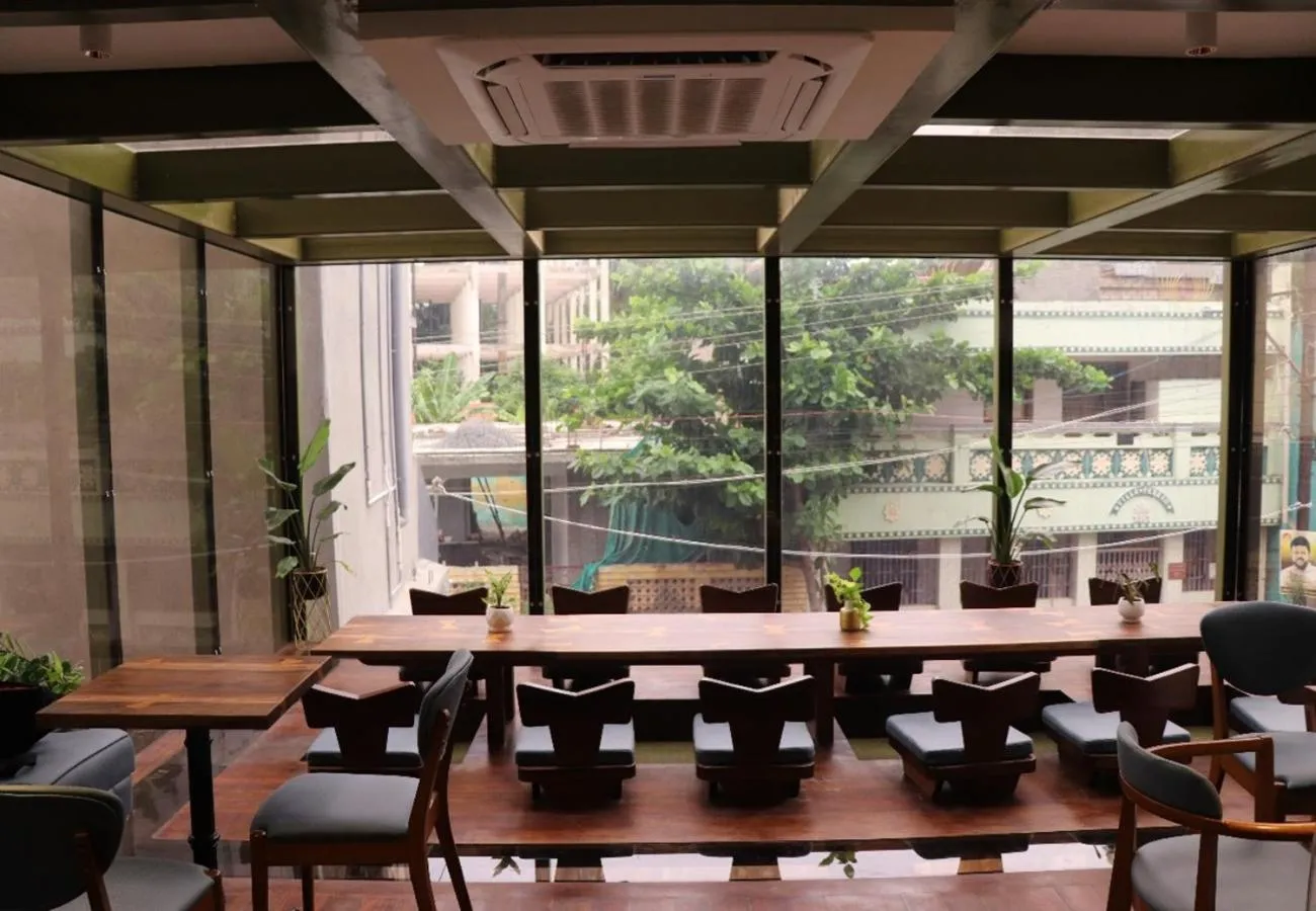 Restaurant/places to eat in La Papillon Maison