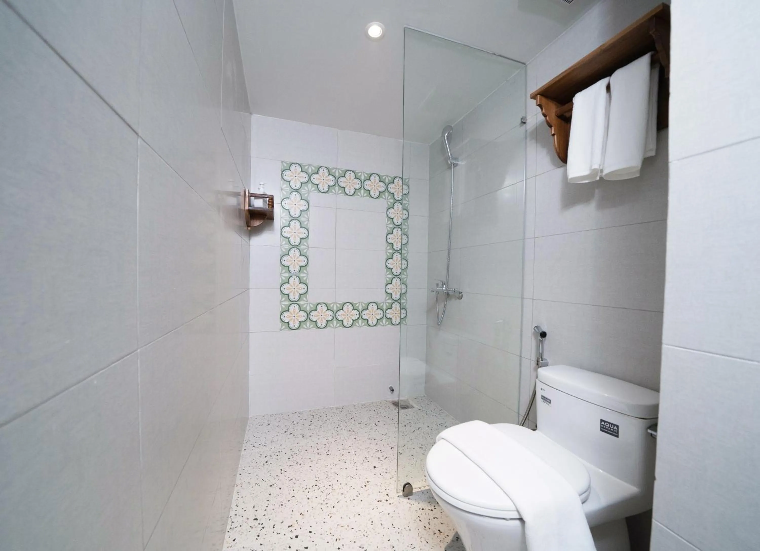 Shower in Sujet Hotel Da Nang