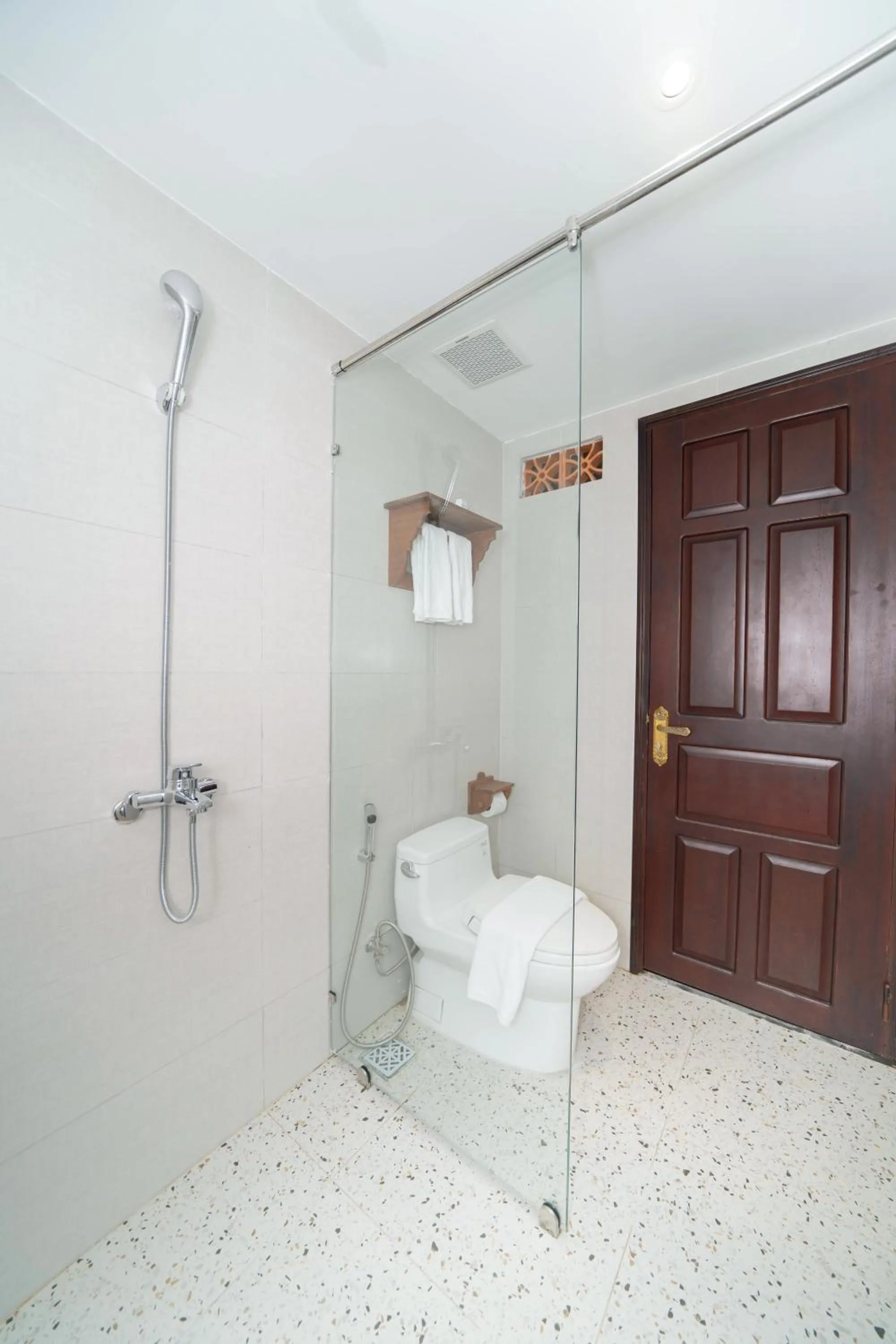 Shower in Sujet Hotel Da Nang