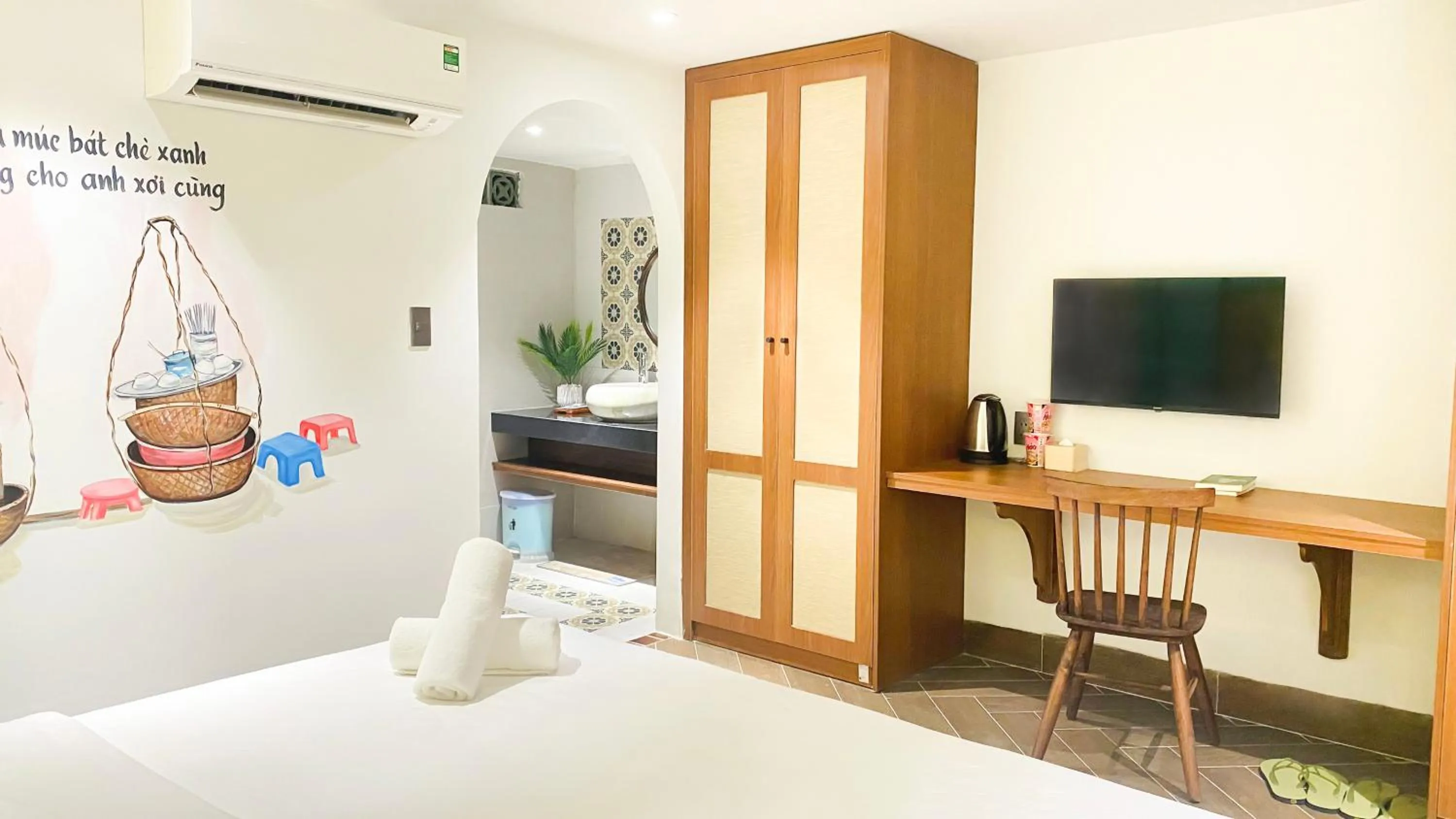 TV and multimedia, Bed in Sujet Hotel Da Nang