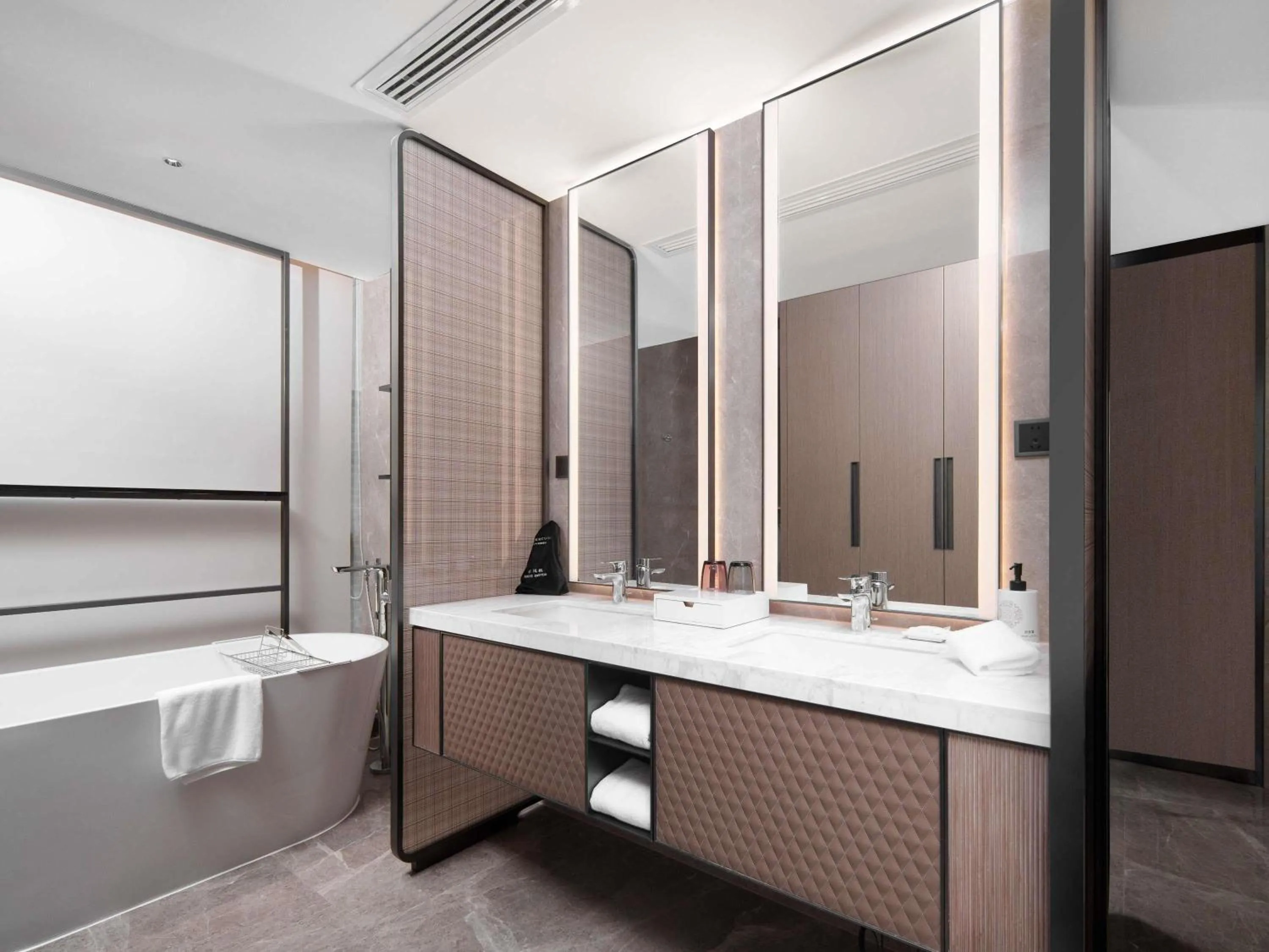 Bedroom in Grand Mercure Wuhan Hanyang