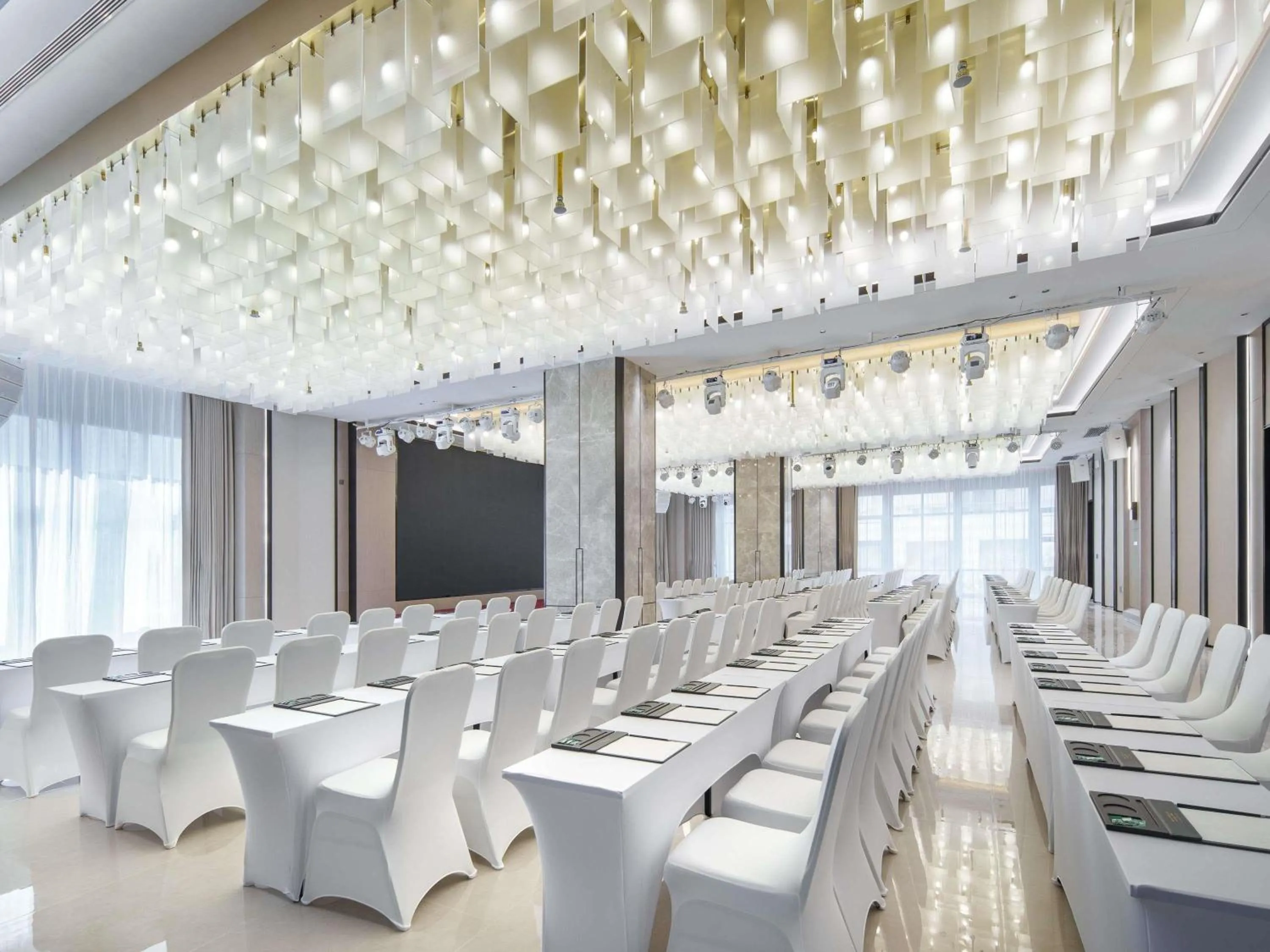 Meeting/conference room in Grand Mercure Wuhan Hanyang