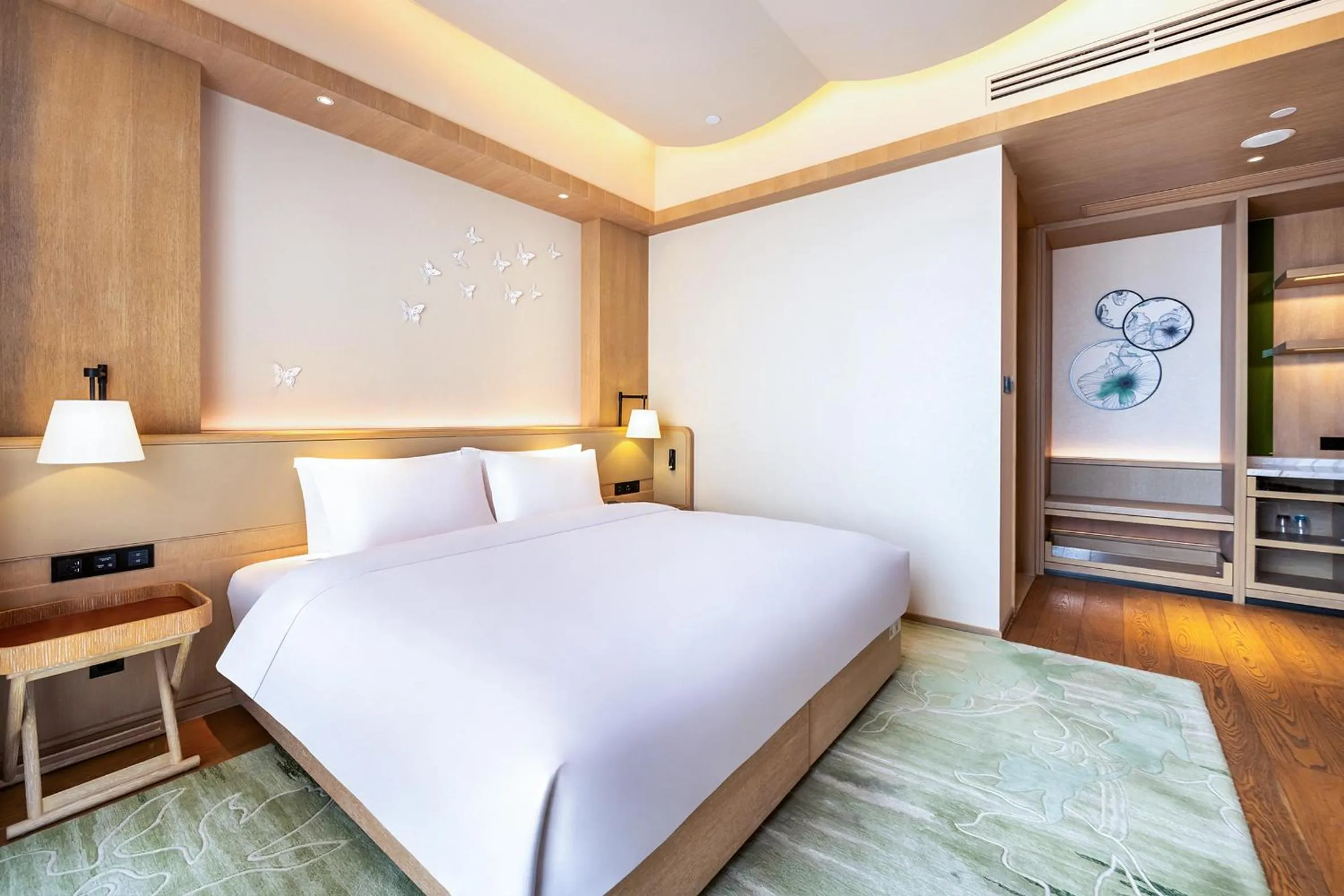 Bed in Swissotel Xi' an Xinxing Hot Spring