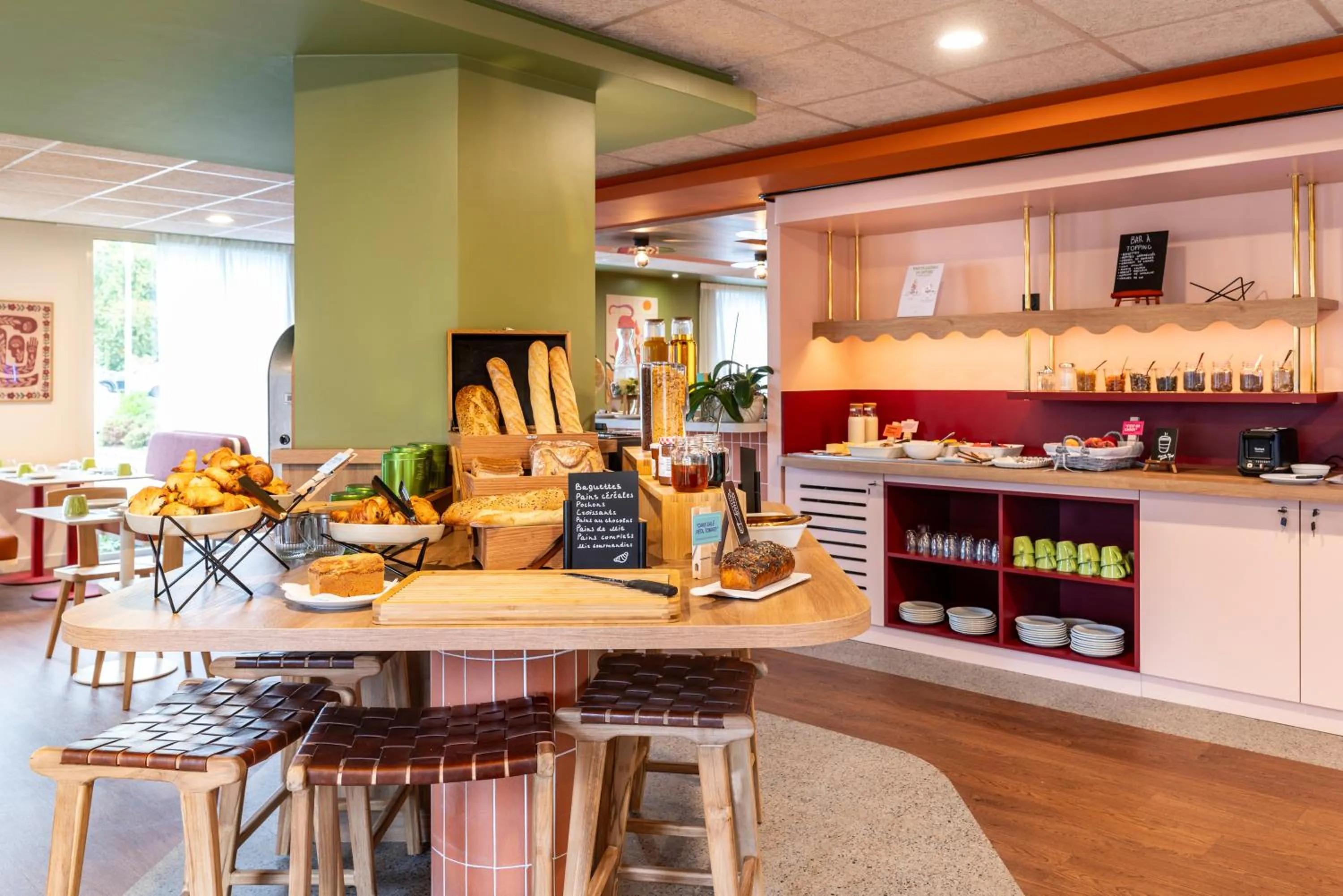 Buffet breakfast in ibis Styles Prévessin Genève Aéroport