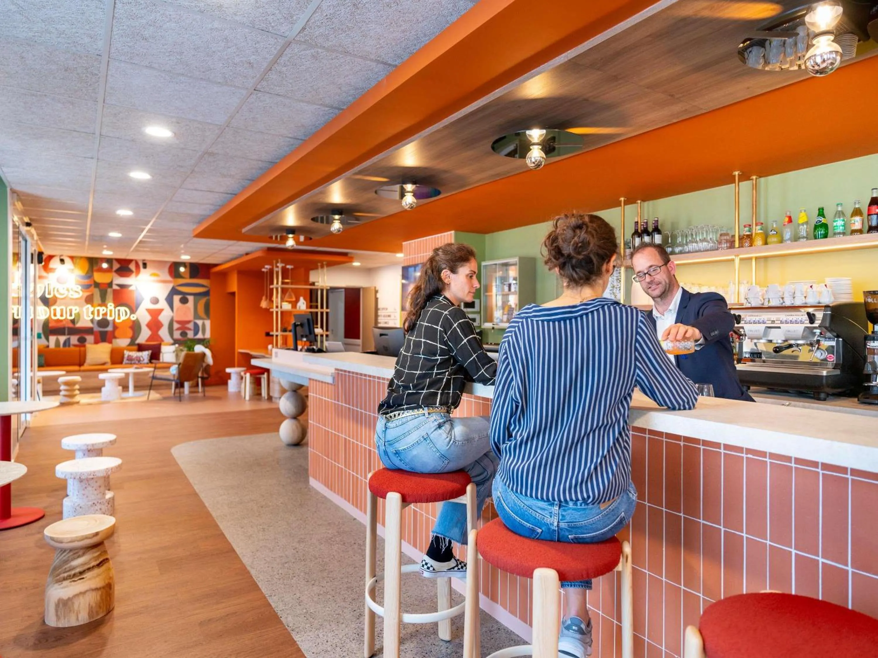 Lounge or bar in ibis Styles Prévessin Genève Aéroport