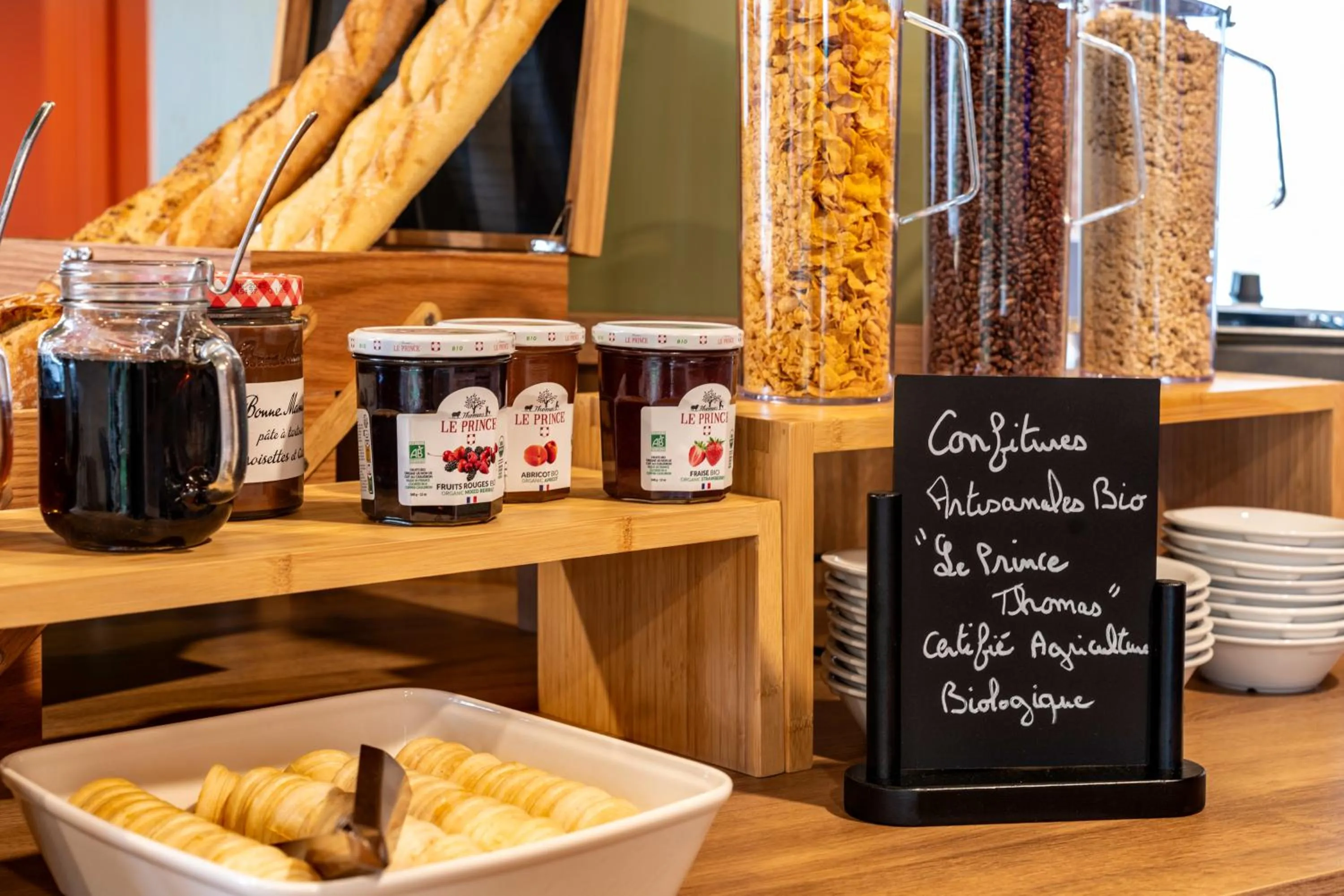 Buffet breakfast in ibis Styles Prévessin Genève Aéroport