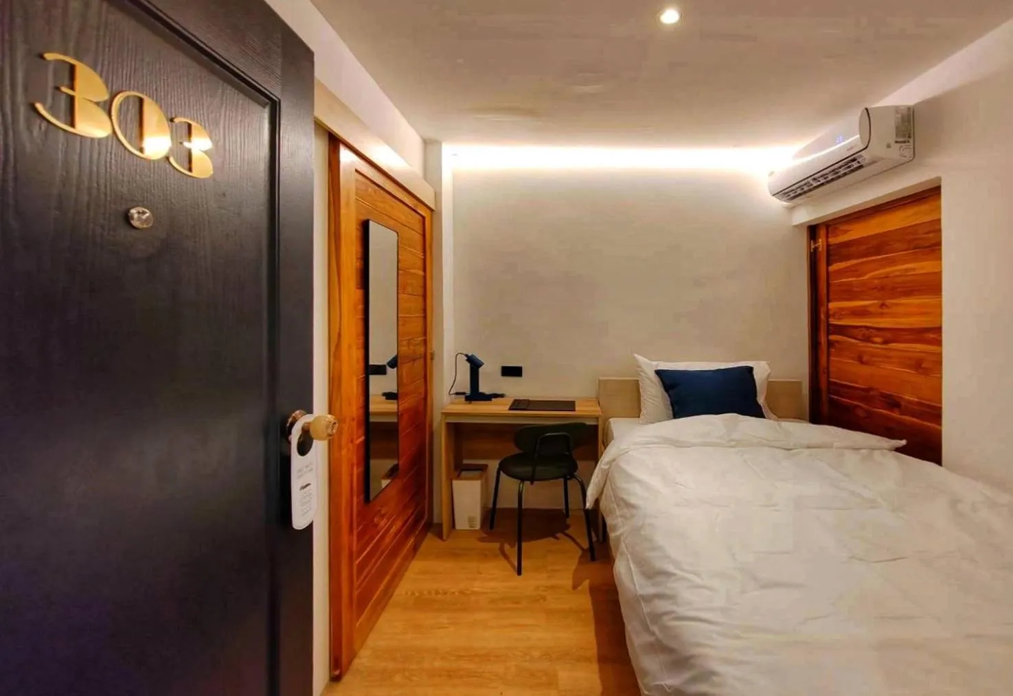 Photo of the whole room, Bed in The Motuga Hostel Bangkok