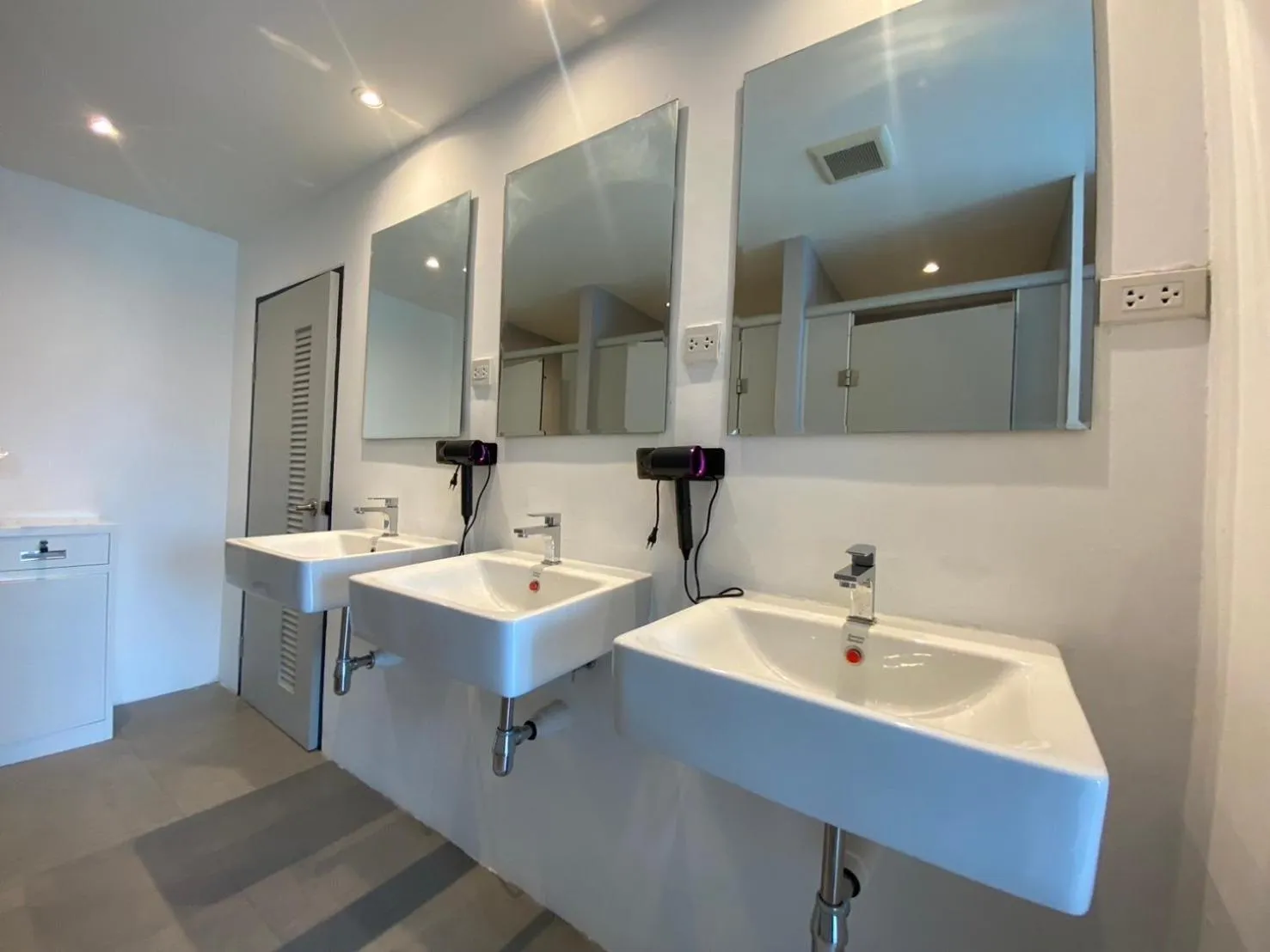 Bathroom in The Motuga Hostel Bangkok