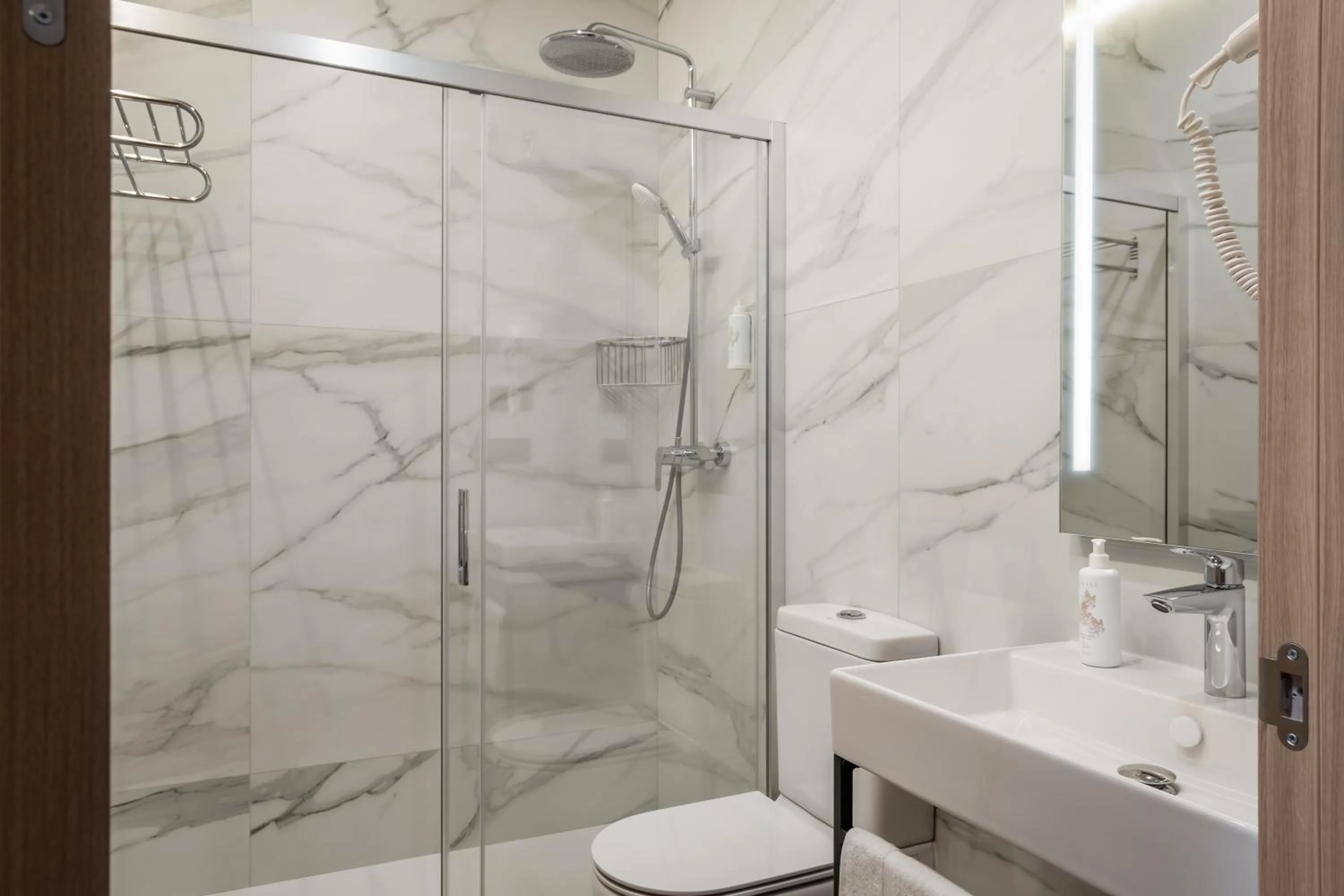 Shower in Aerohotel Barcelona Airport 24h