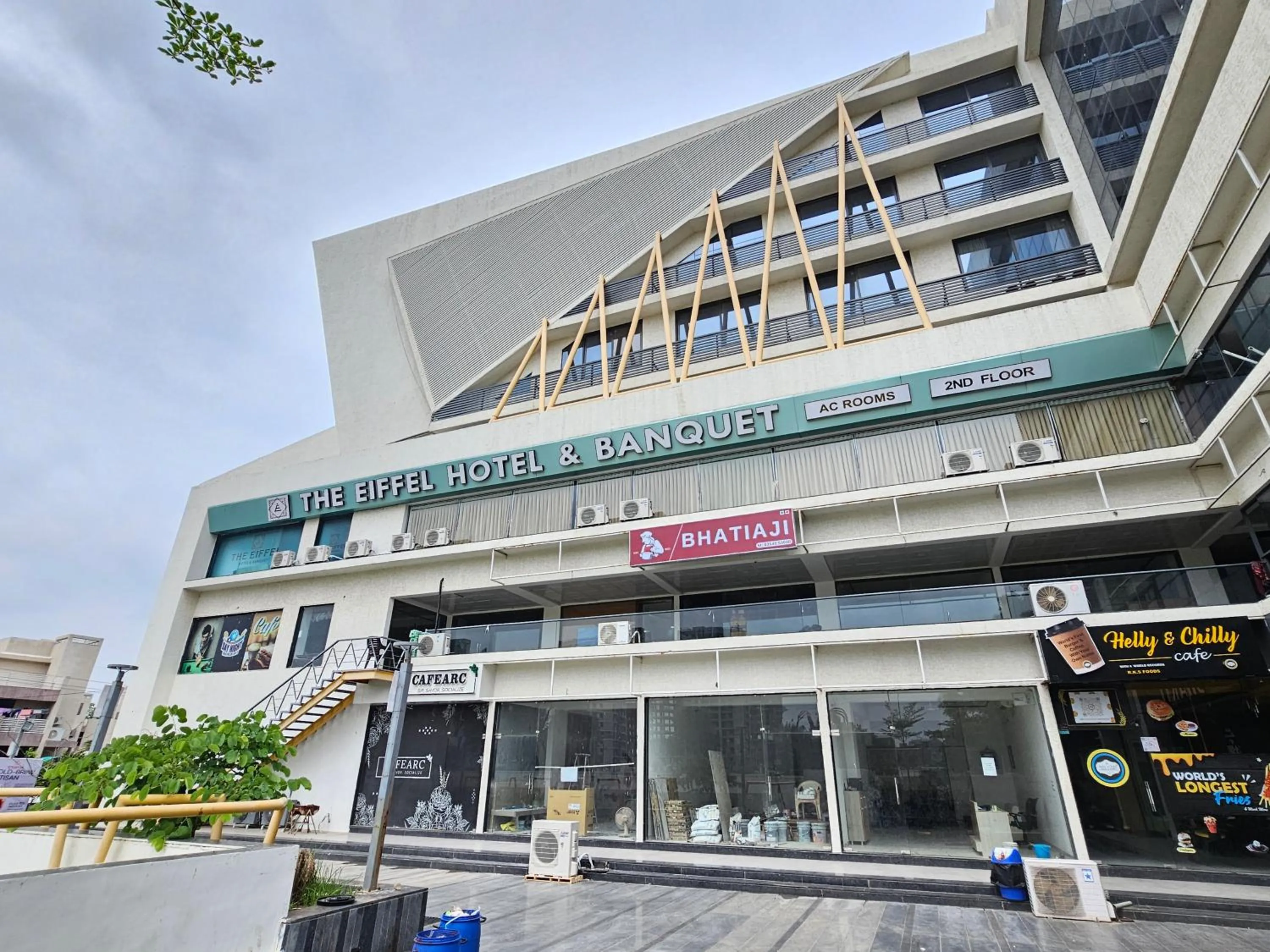 The Eiffel Hotel & Banquet