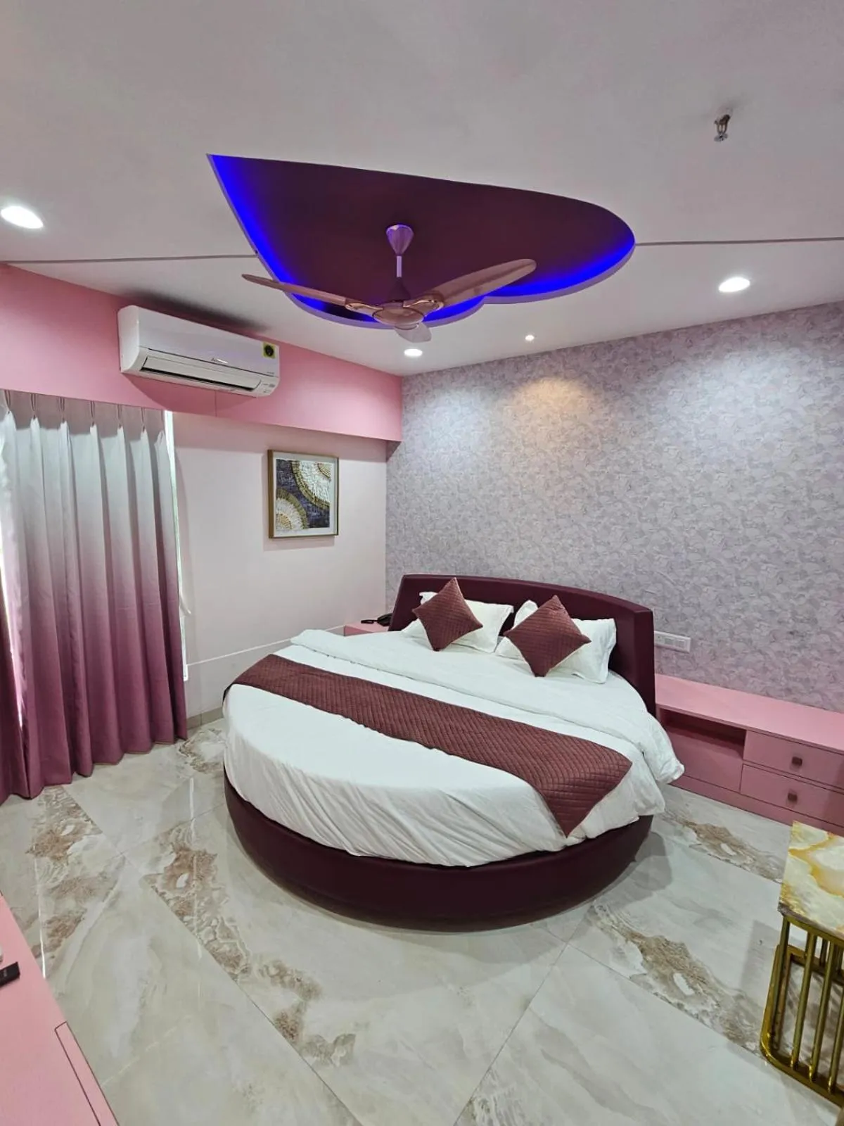 Bed in The Eiffel Hotel & Banquet