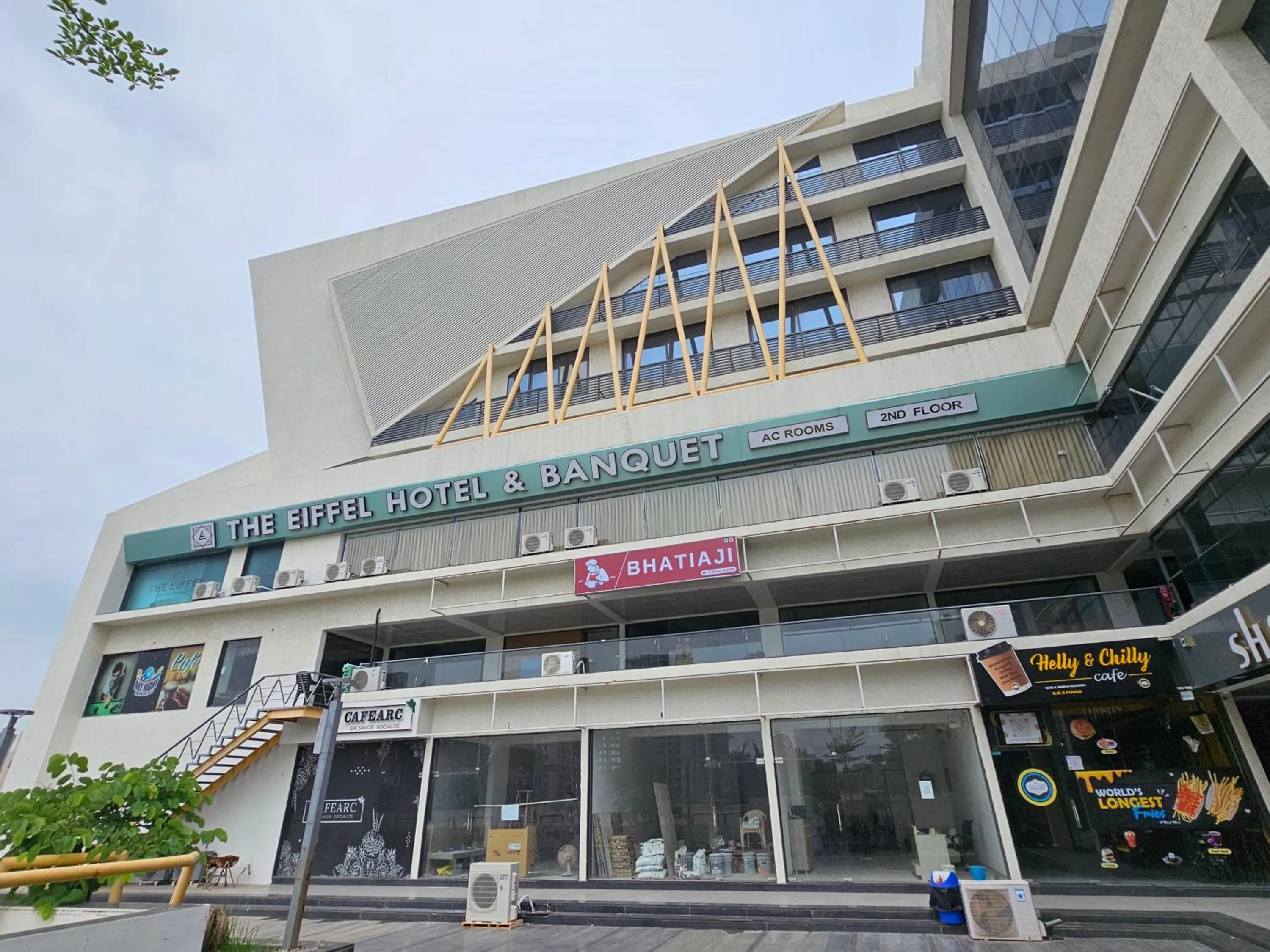 The Eiffel Hotel & Banquet