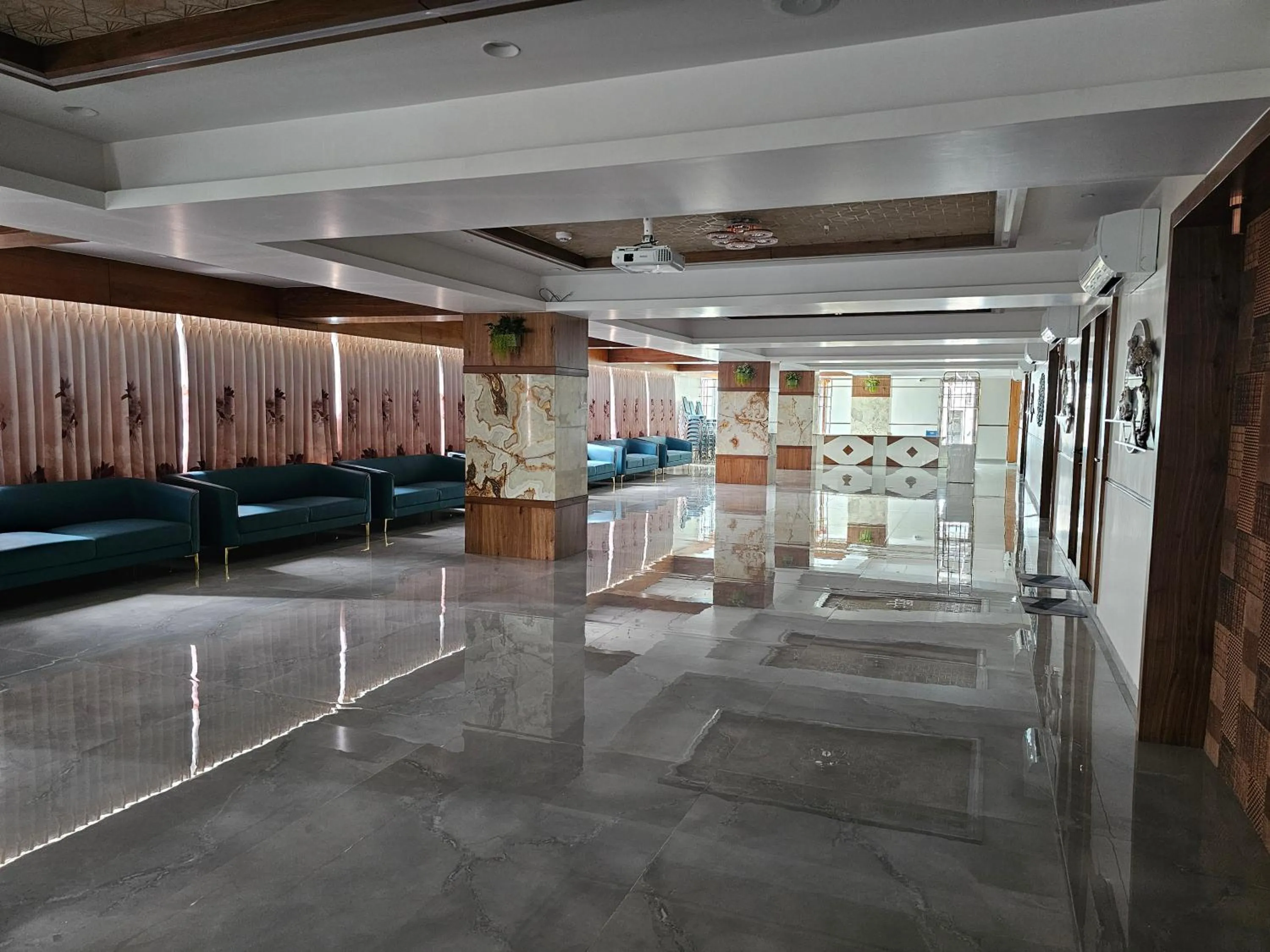 The Eiffel Hotel & Banquet