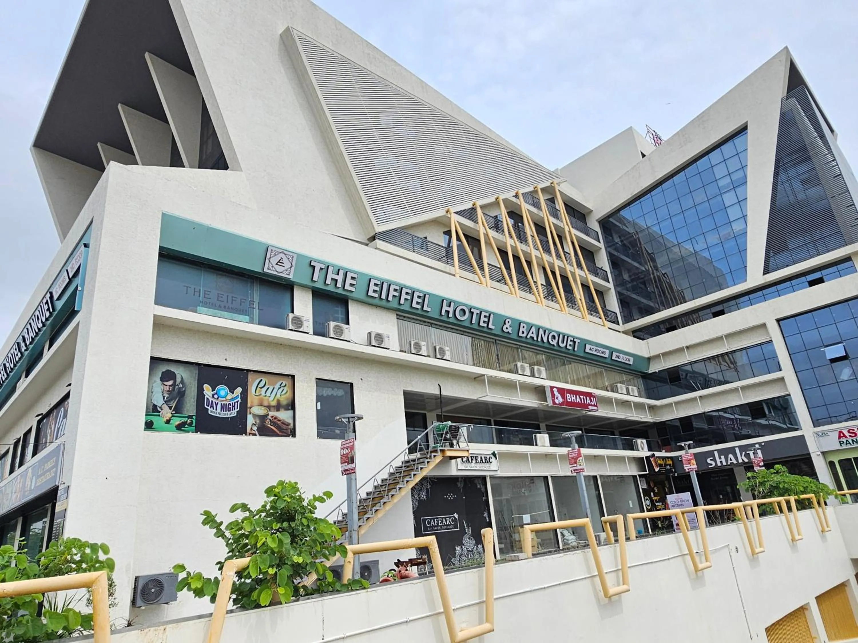 The Eiffel Hotel & Banquet