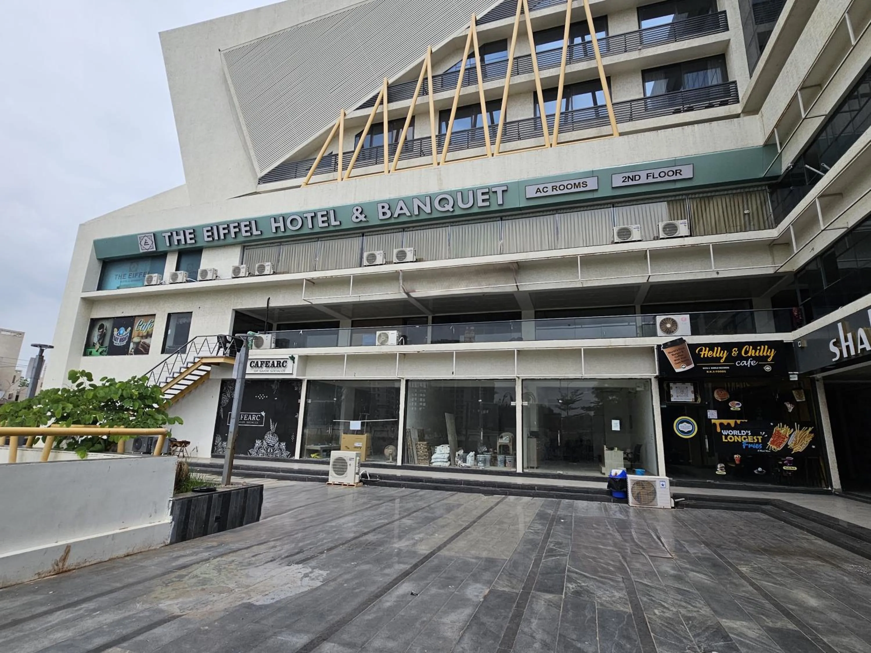 The Eiffel Hotel & Banquet