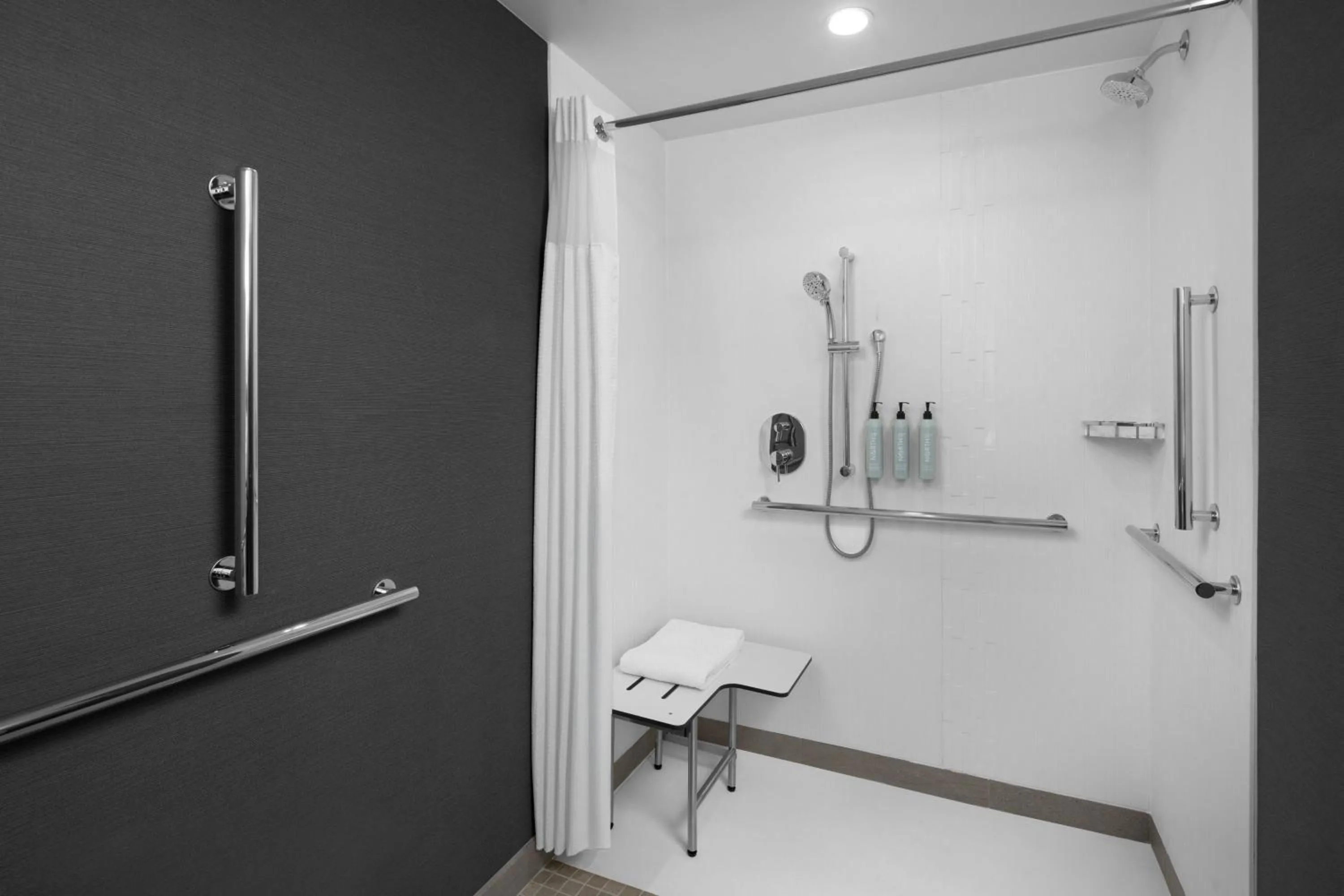 Bathroom in Courtyard by Marriott Reno Sparks