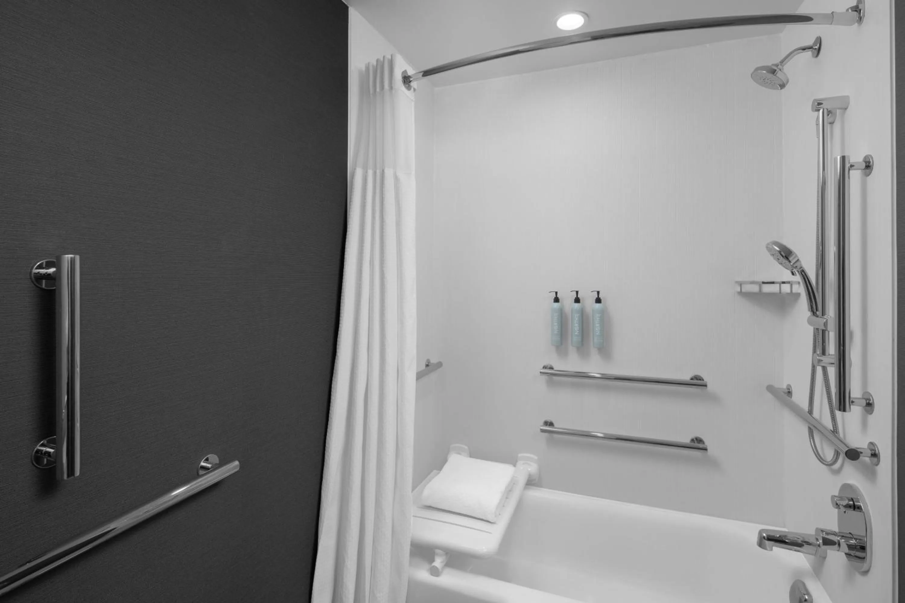 Bathroom in Courtyard by Marriott Reno Sparks
