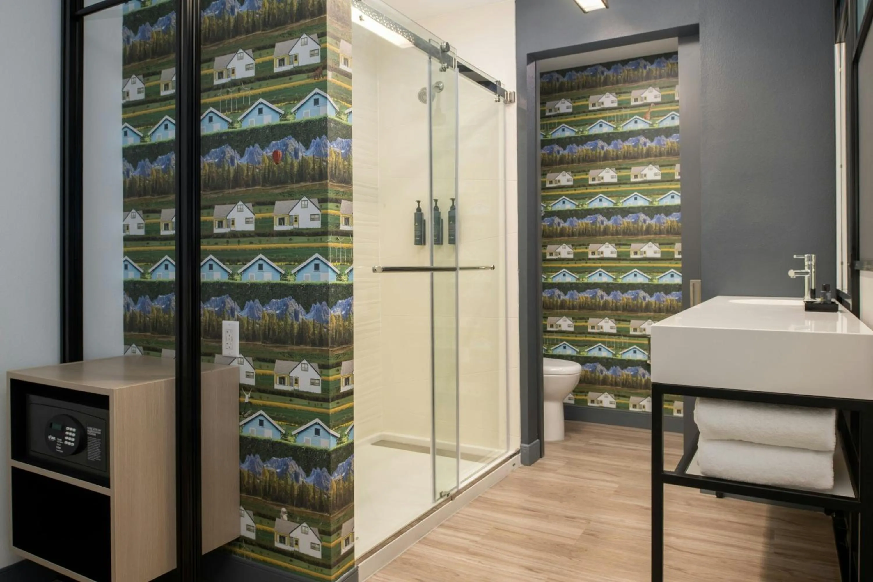 Bathroom in Aloft Sacramento Airport Natomas