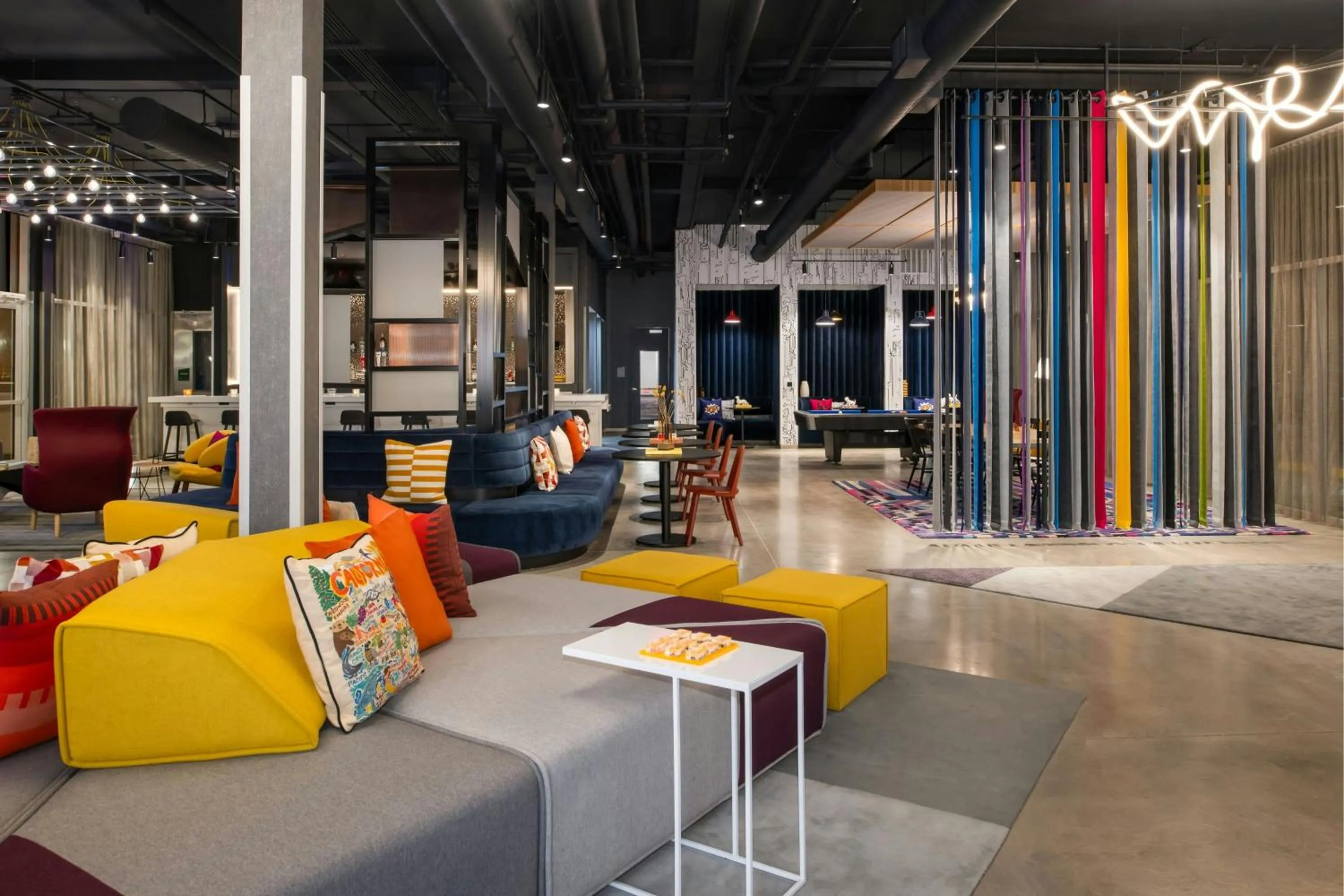 Lobby or reception in Aloft Sacramento Airport Natomas