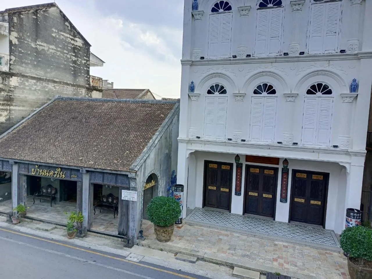 Property building in KLUENNGAM Cafe & Stay