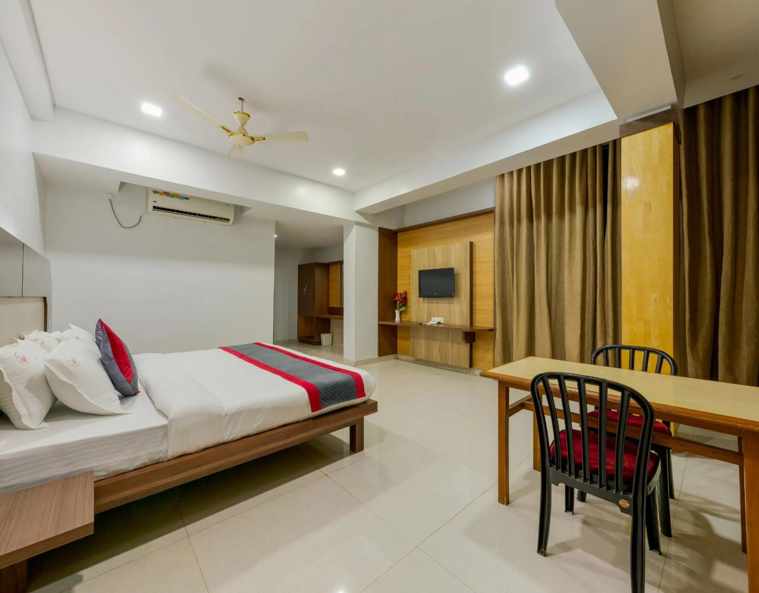 Photo of the whole room, Bed in Hotel Vihar Deluxe