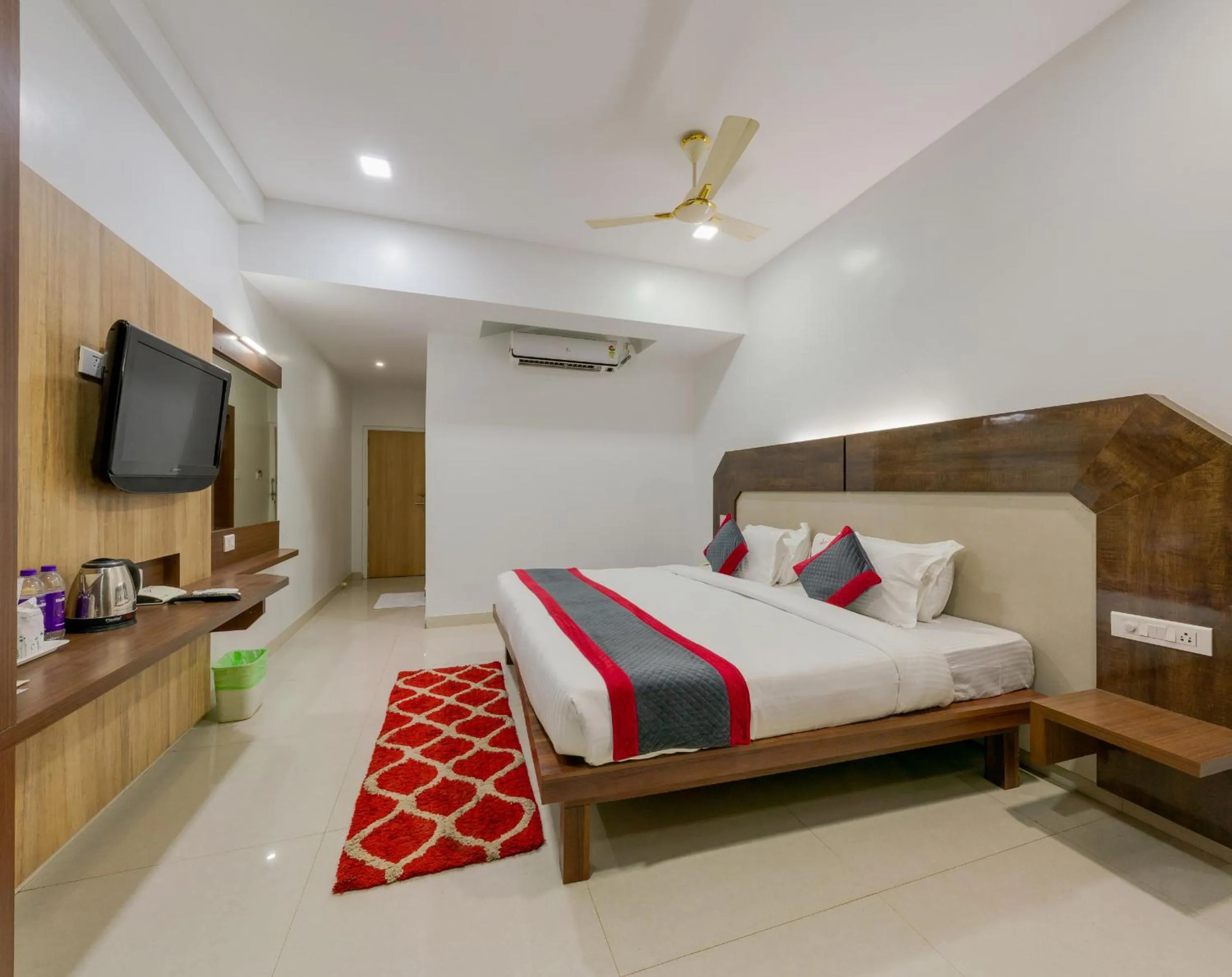Bedroom, Bed in Hotel Vihar Deluxe