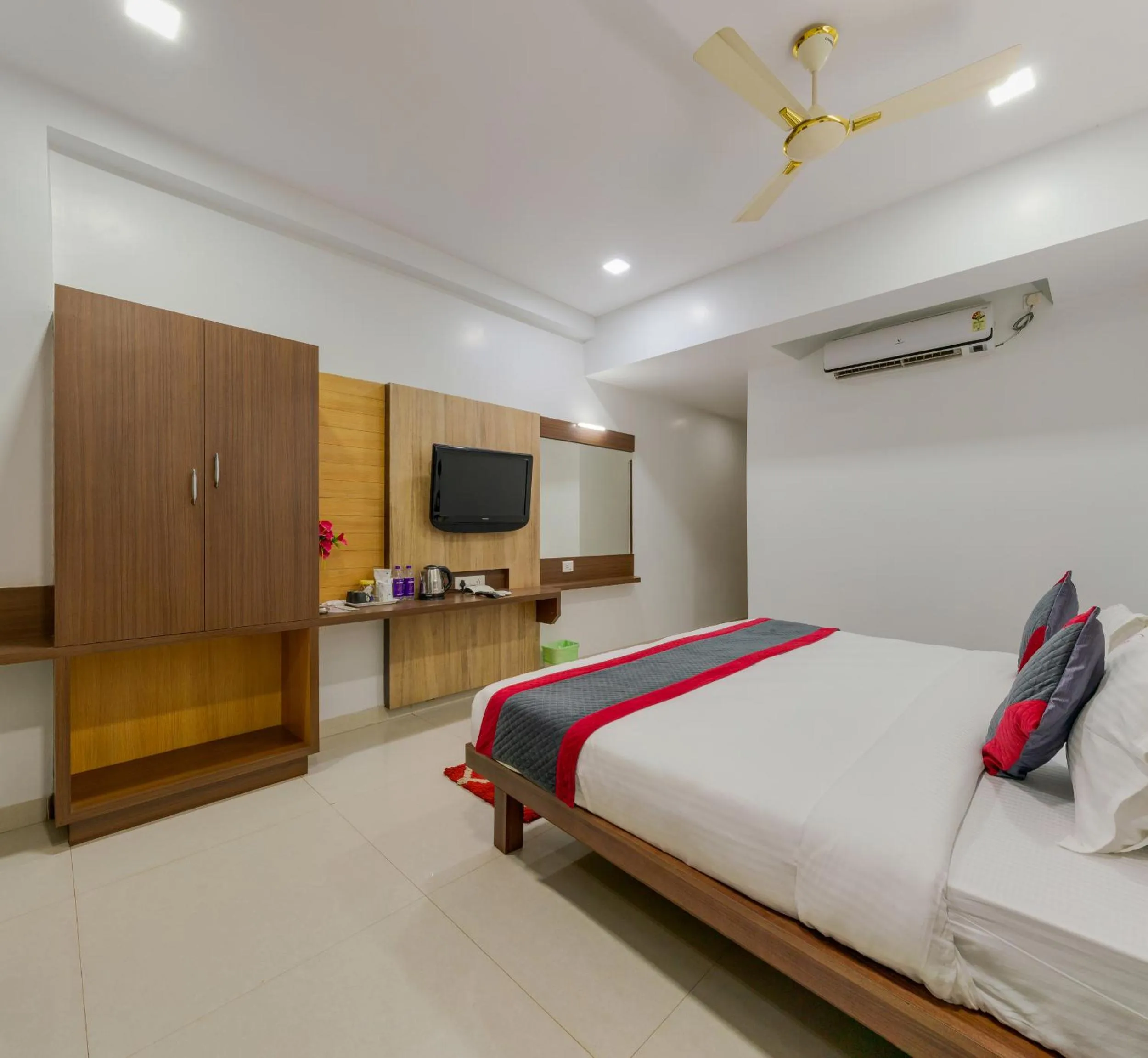 Bedroom, Bed in Hotel Vihar Deluxe