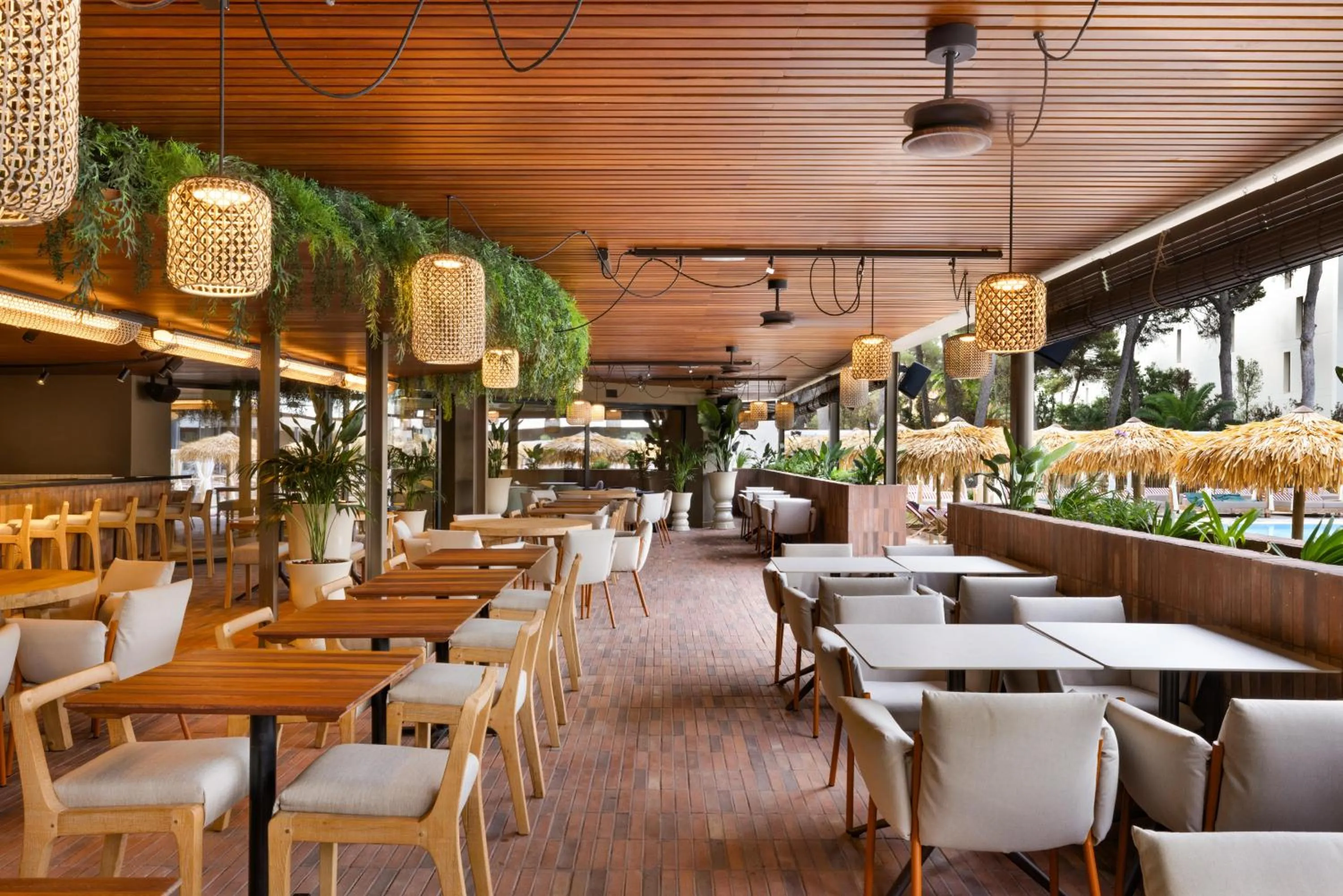 Restaurant/places to eat in Hotel Aubamar Bali