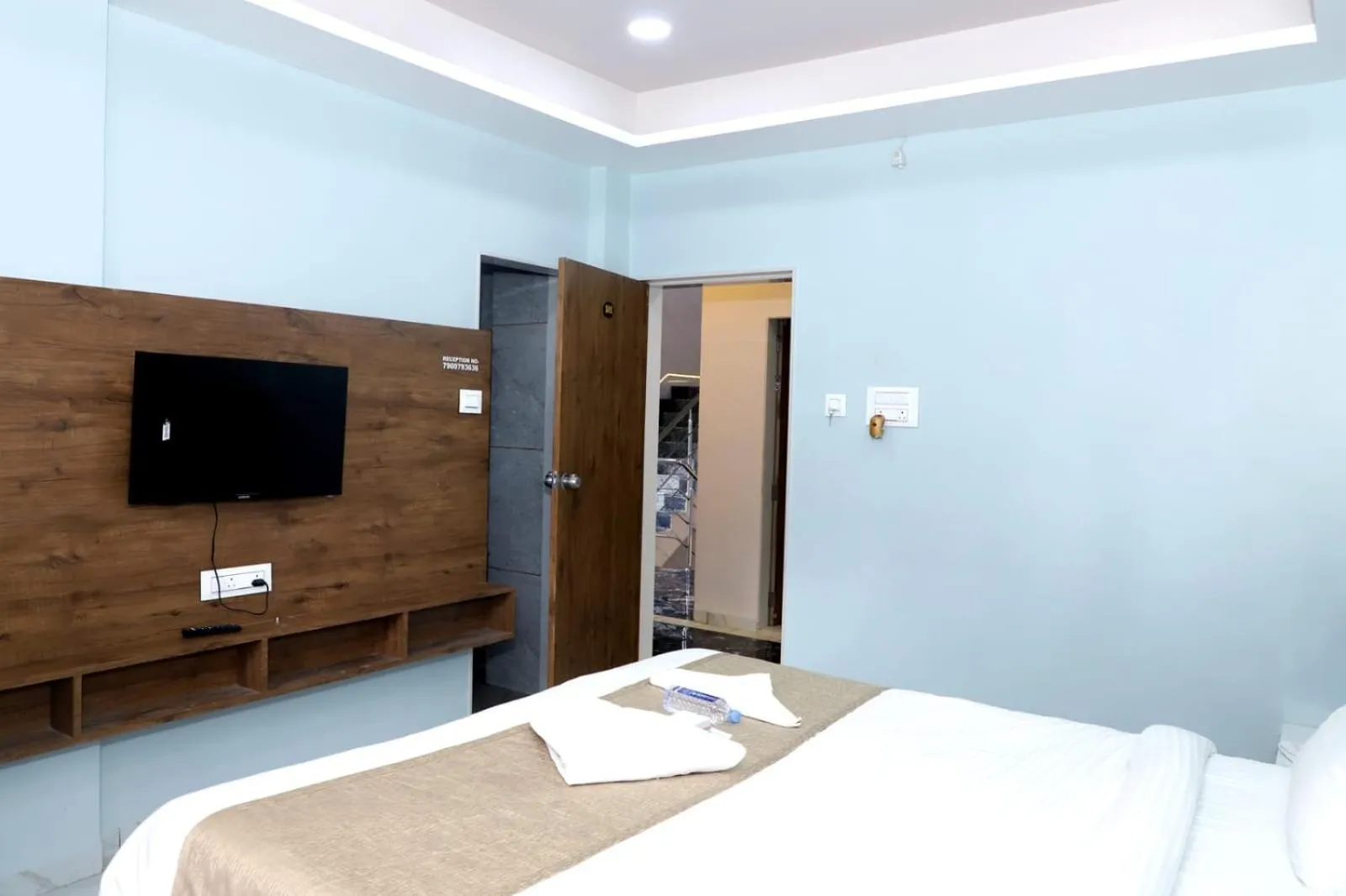 Communal lounge/ TV room in Twarita Executive Lodge