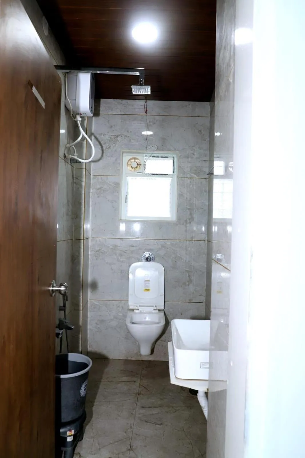 Shower in Twarita Executive Lodge