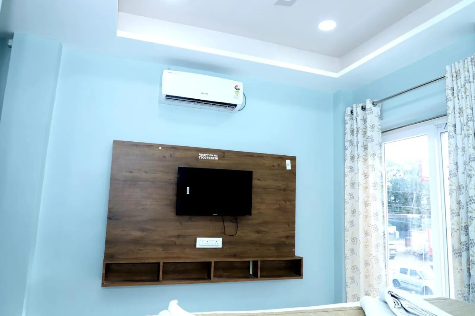 TV and multimedia in Twarita Executive Lodge