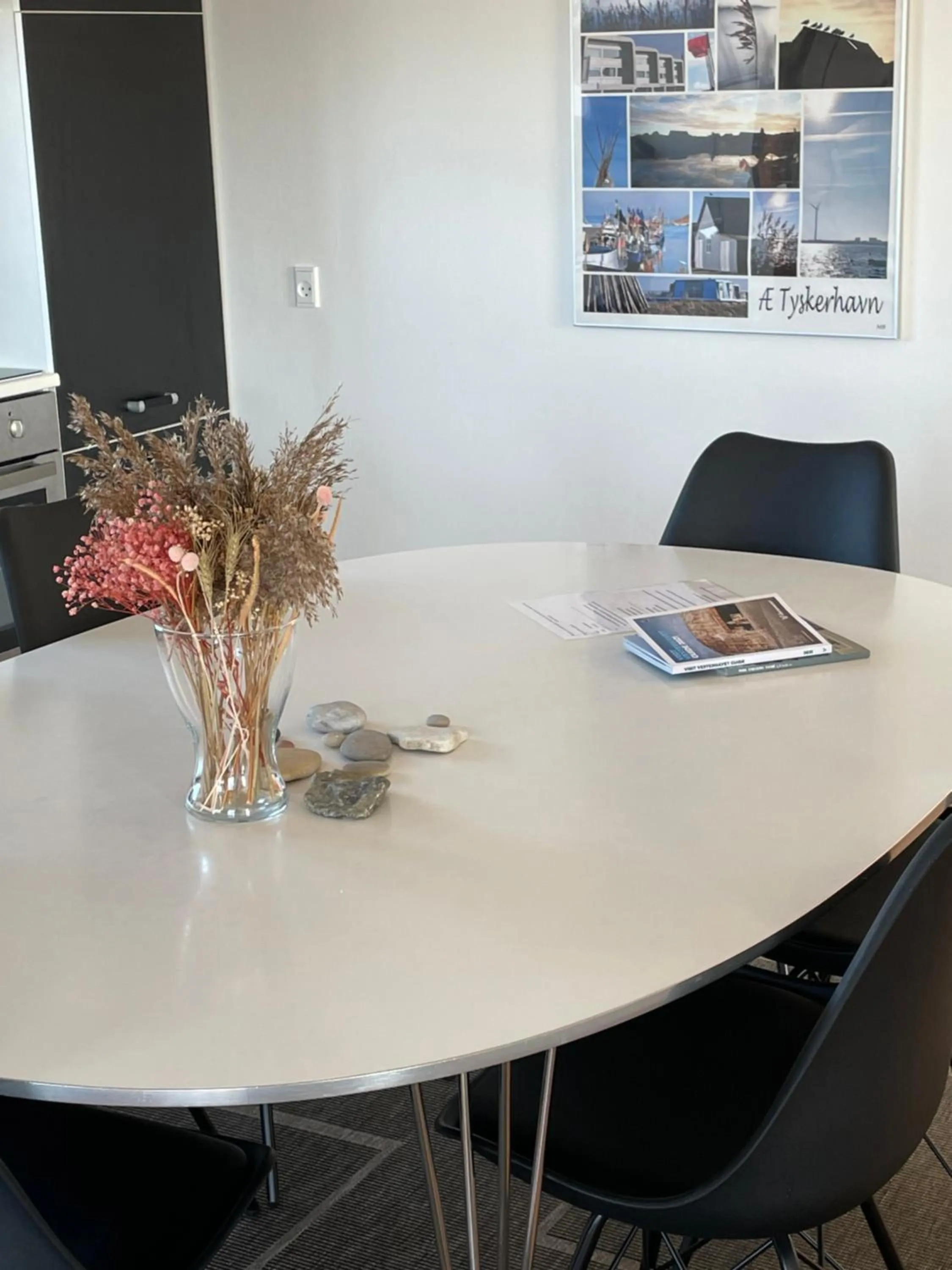 Dining area in Surfers Paradise Apartments
