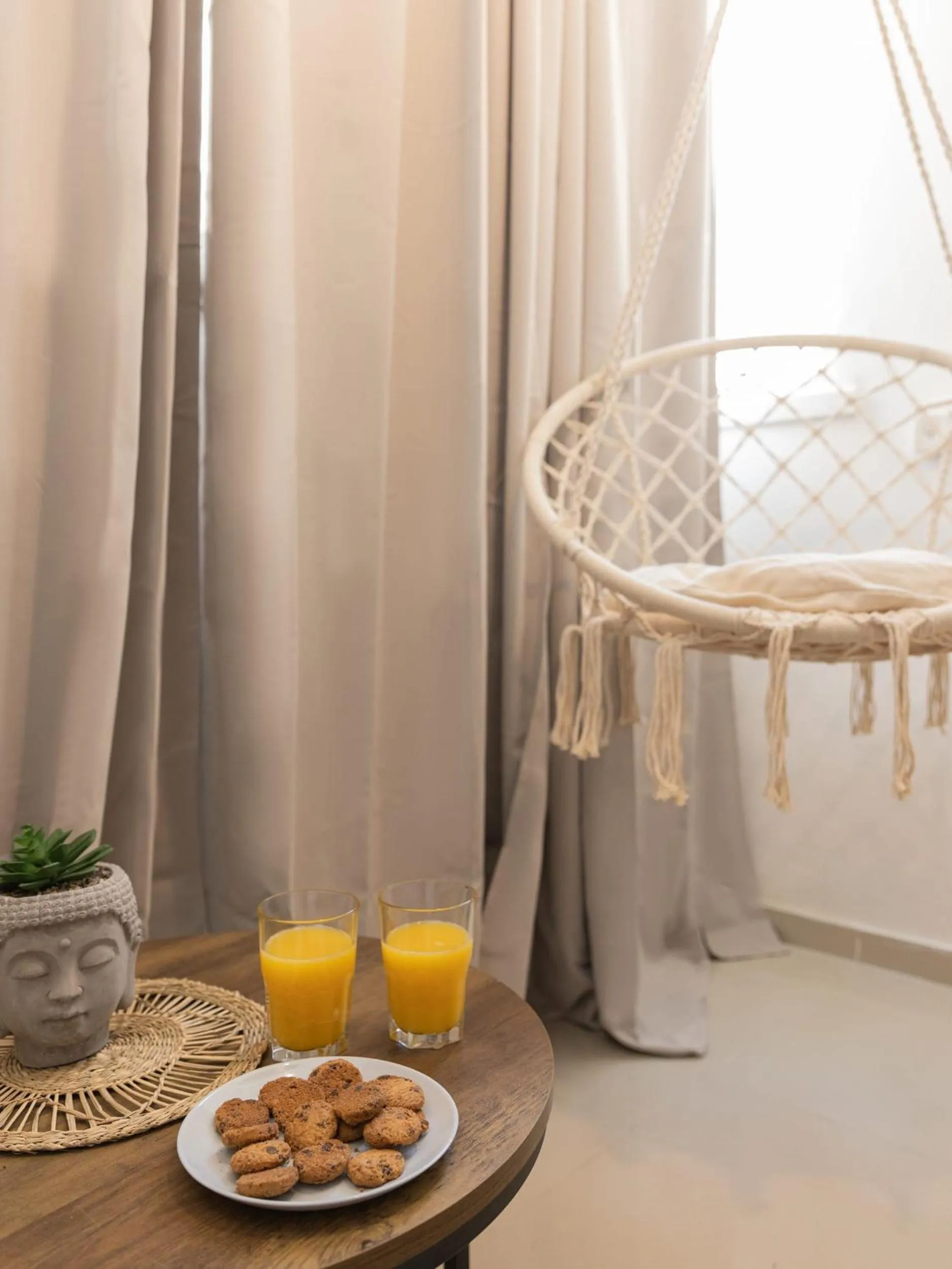 Authentic 2 bedrooms apt near the beach